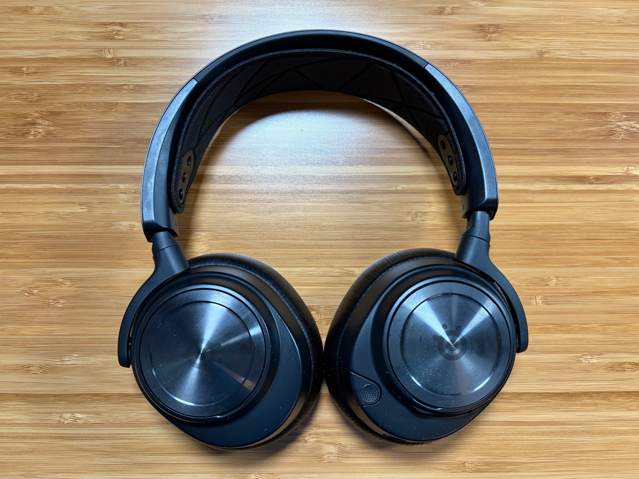 SteelSeries Arctis Nova Pro Multi-System Gaming Headset