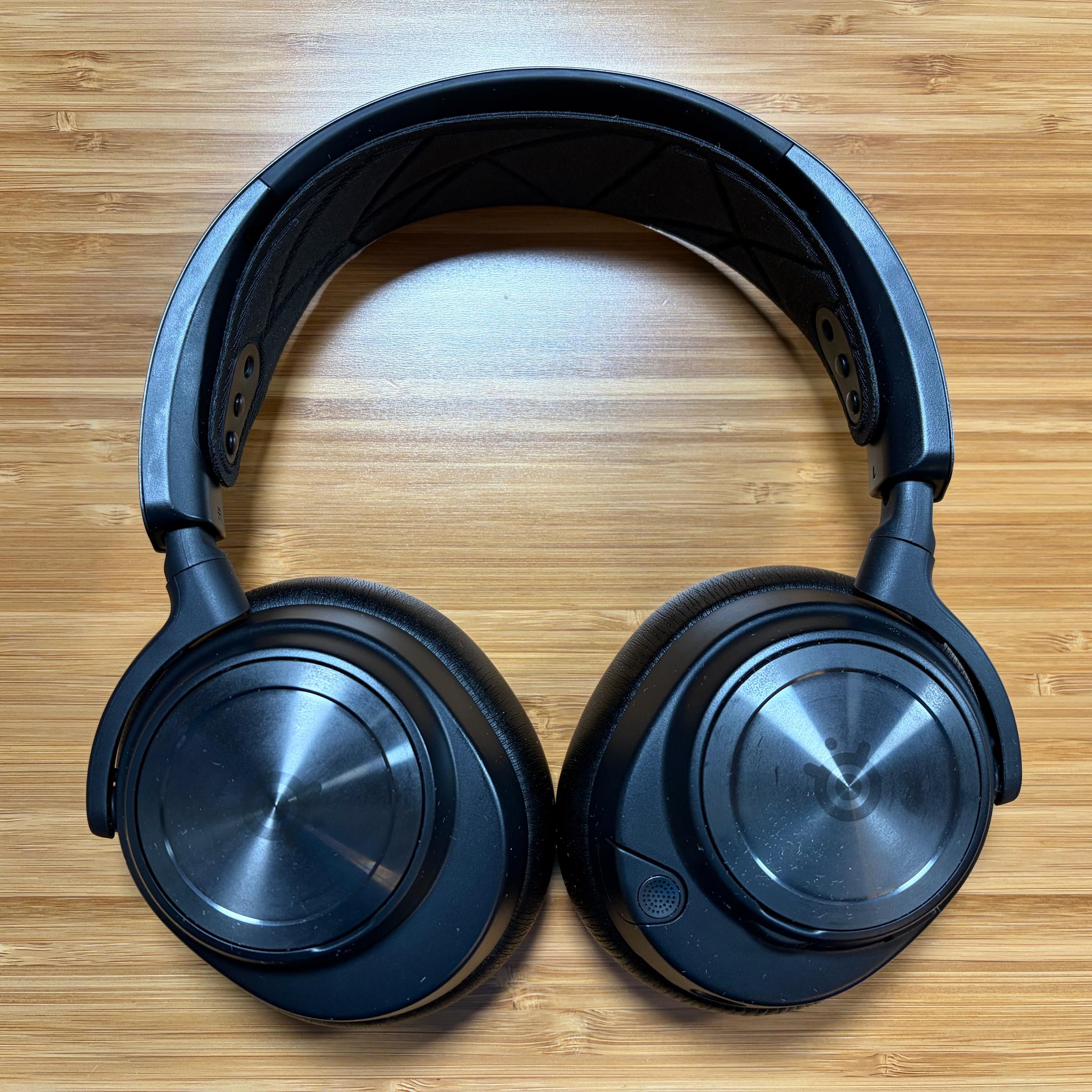 SteelSeries Arctis Nova Pro Multi-System Gaming Headset