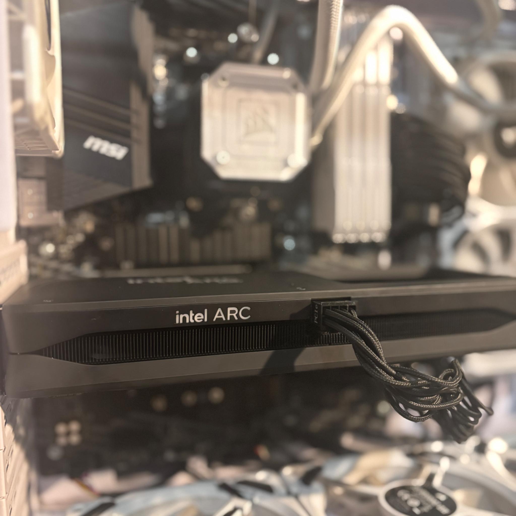 ALL WHITE | 1080p PC | B580 | R7 3700x | 32gb RAM | 2tb Storage