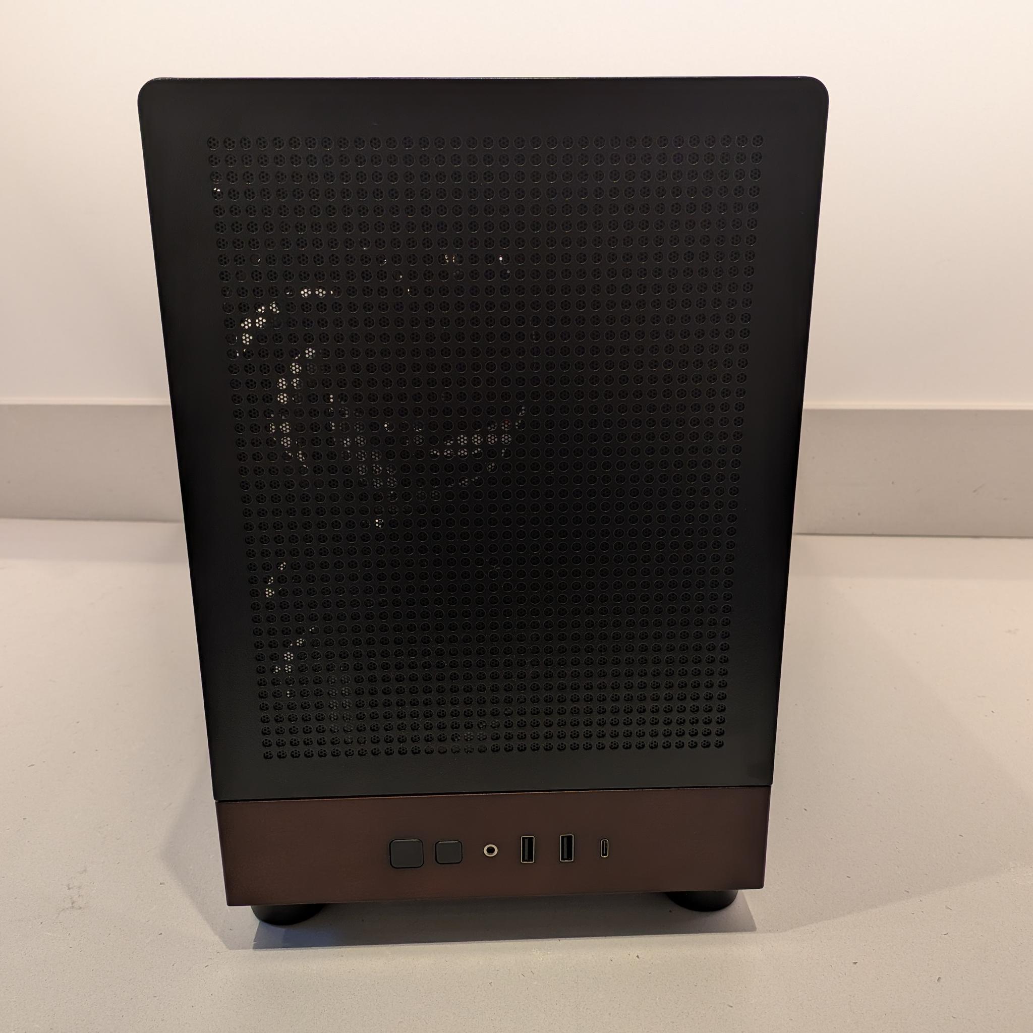 1440p Vision - RTX 5070, Ryzen 7 7700X, 32 GB DDR5 RAM, 2 TB Gen 4 SSD, Liquid Cooled, RGB