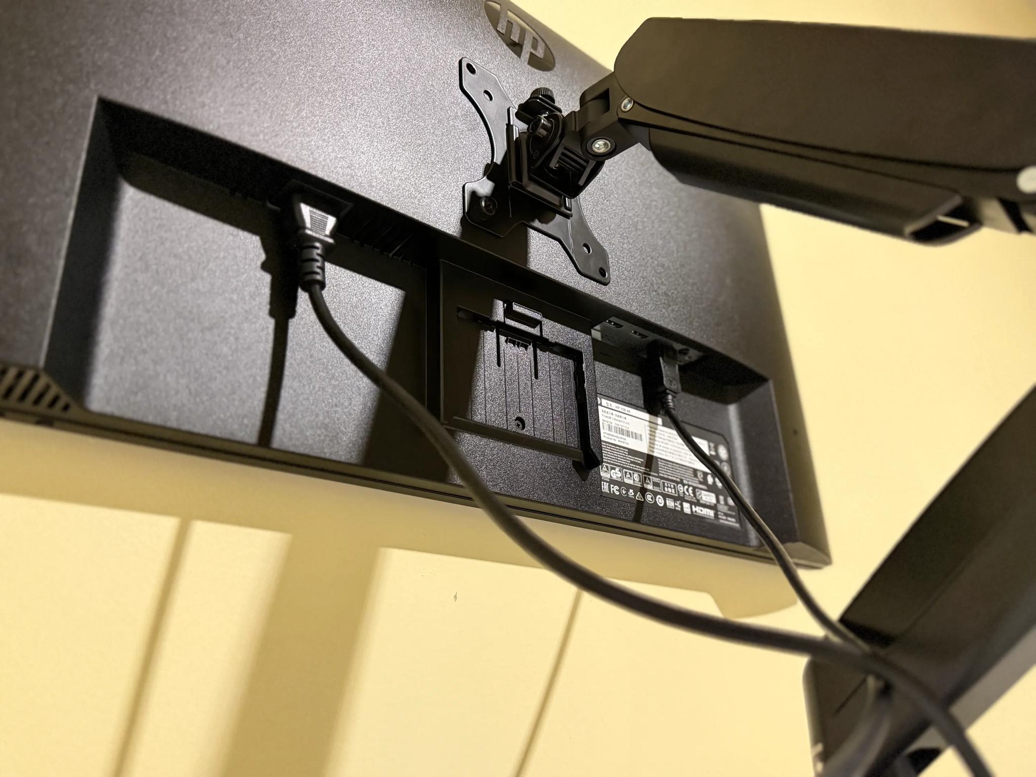 🖥️ HP V28 4K Monitor  – 4K UHD | 60 Hz | 1 ms Response | AMD FreeSync | TN Panel | Like New