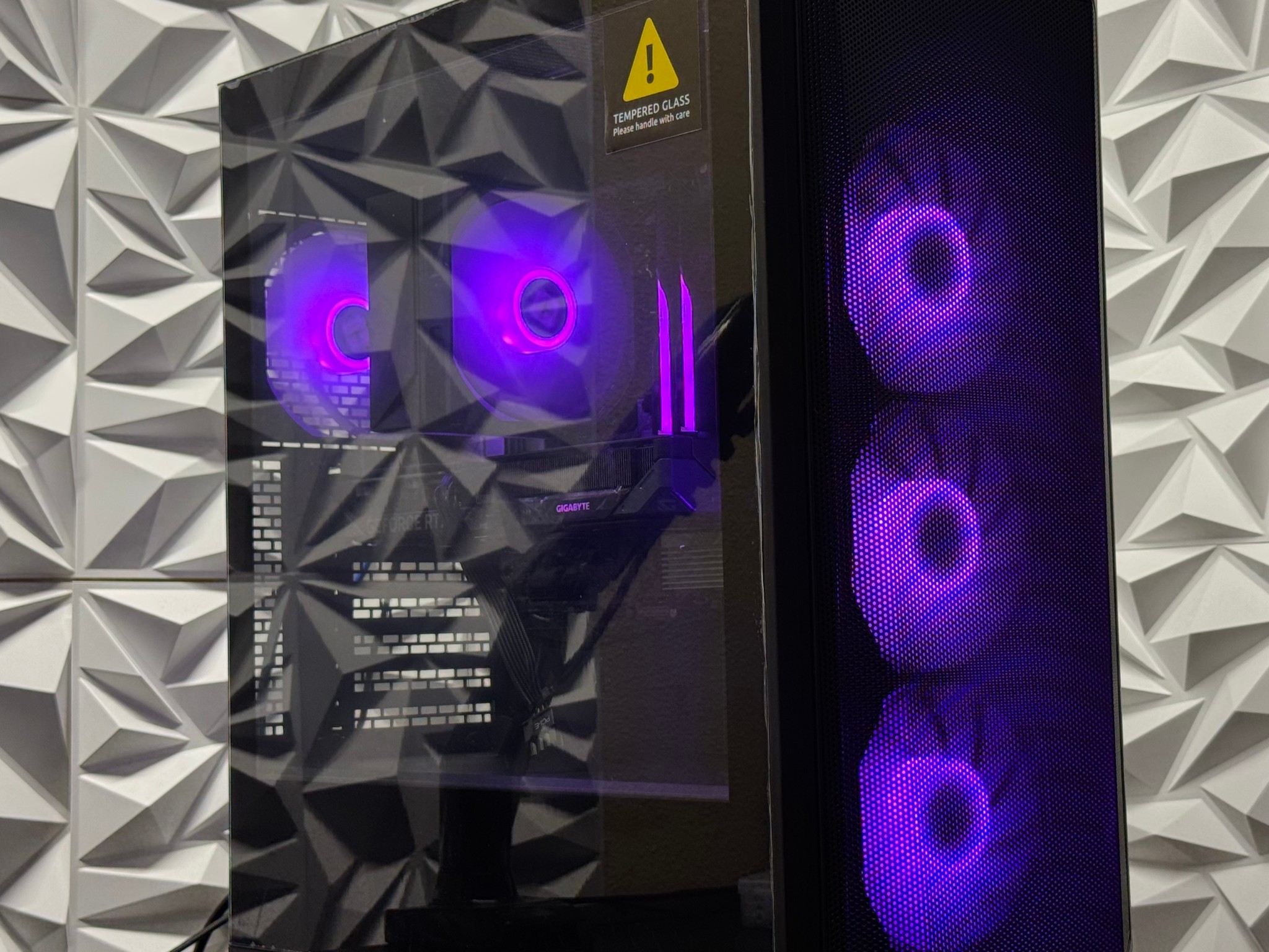 RTX 5060 Ti / Ryzen 5 9600x / 32GB DDR5 / 1TB SSD / RGB / Gaming / Streaming / Creator pc