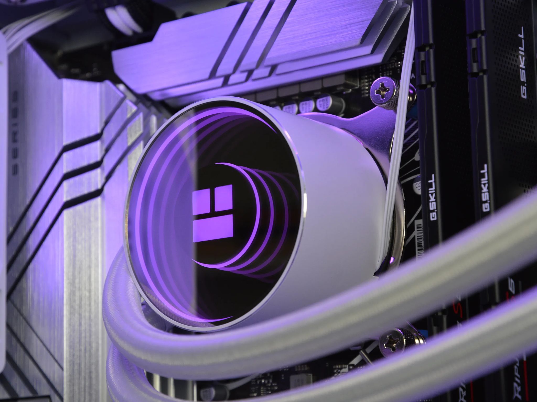 👑⚡| RTX 4070 SUPER 12GB| INTEL i9-12900K | 32 GB DDR5 RAM | 2TB GEN 4 NVME SSD | Royal Thunder |