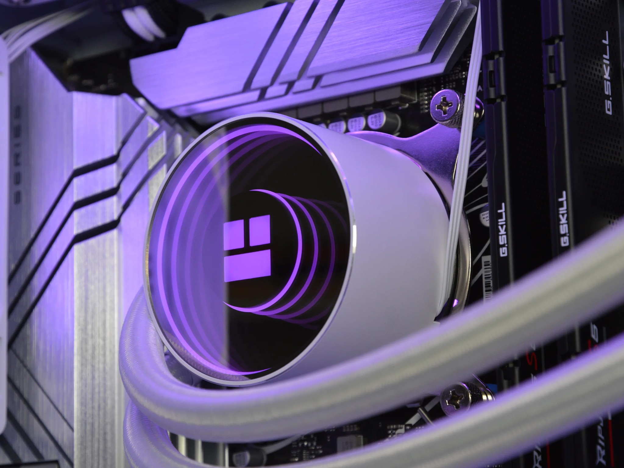 👑⚡| RTX 4070 SUPER 12GB| INTEL i9-12900K | 32 GB DDR5 RAM | 2TB GEN 4 NVME SSD | Royal Thunder |
