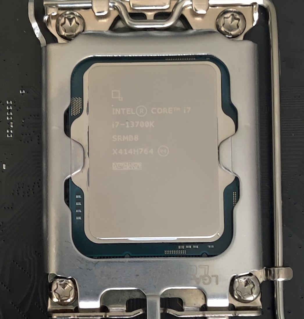 MSI MAG Z790 TOMAHAWK WIFI Motherboard Combo with i7 13700K and Windows 11 Home full Retail*