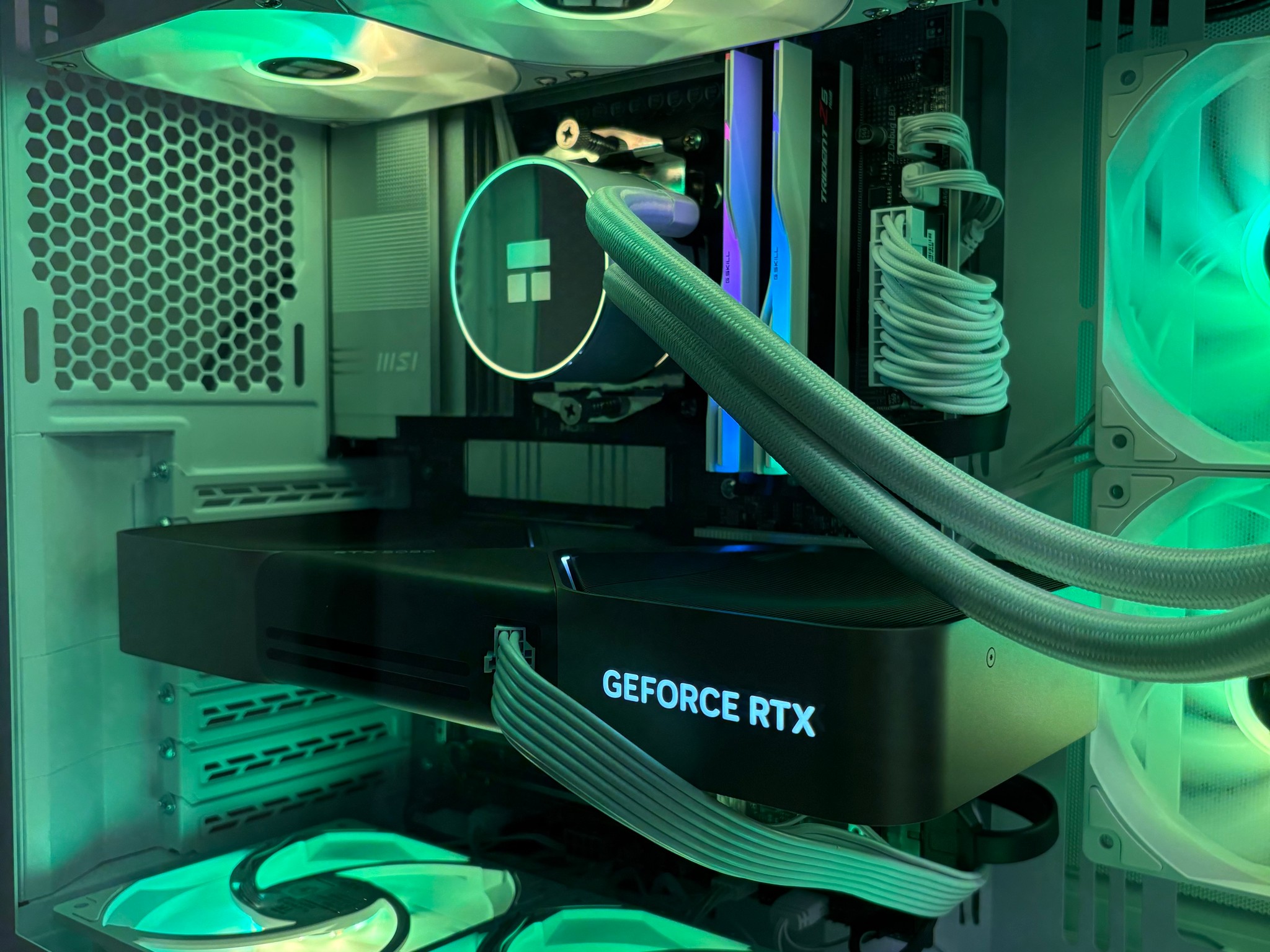 RTX 5080 | Ryzen 7 7800X3D | 64GB DDR5 | 2TB NVMe | 850W Gold | Lian Li O11 Dynamic Mini (White)