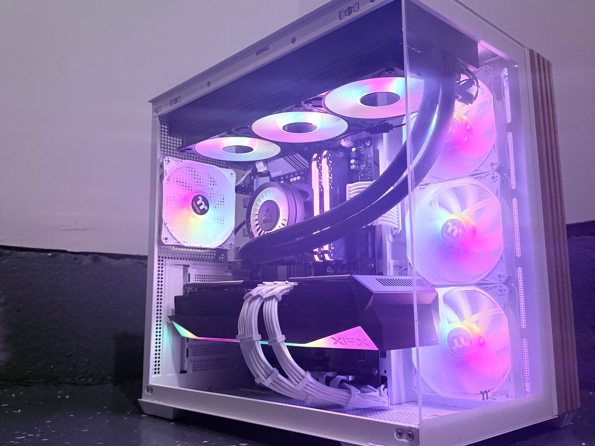 ❄️"Arctic Aurora"🌈 | 4K Gaming | RX 9070XT 16GB | Ryzen 7 5800X3D | 32GB Ram | 2TB+2GB SSD | Free