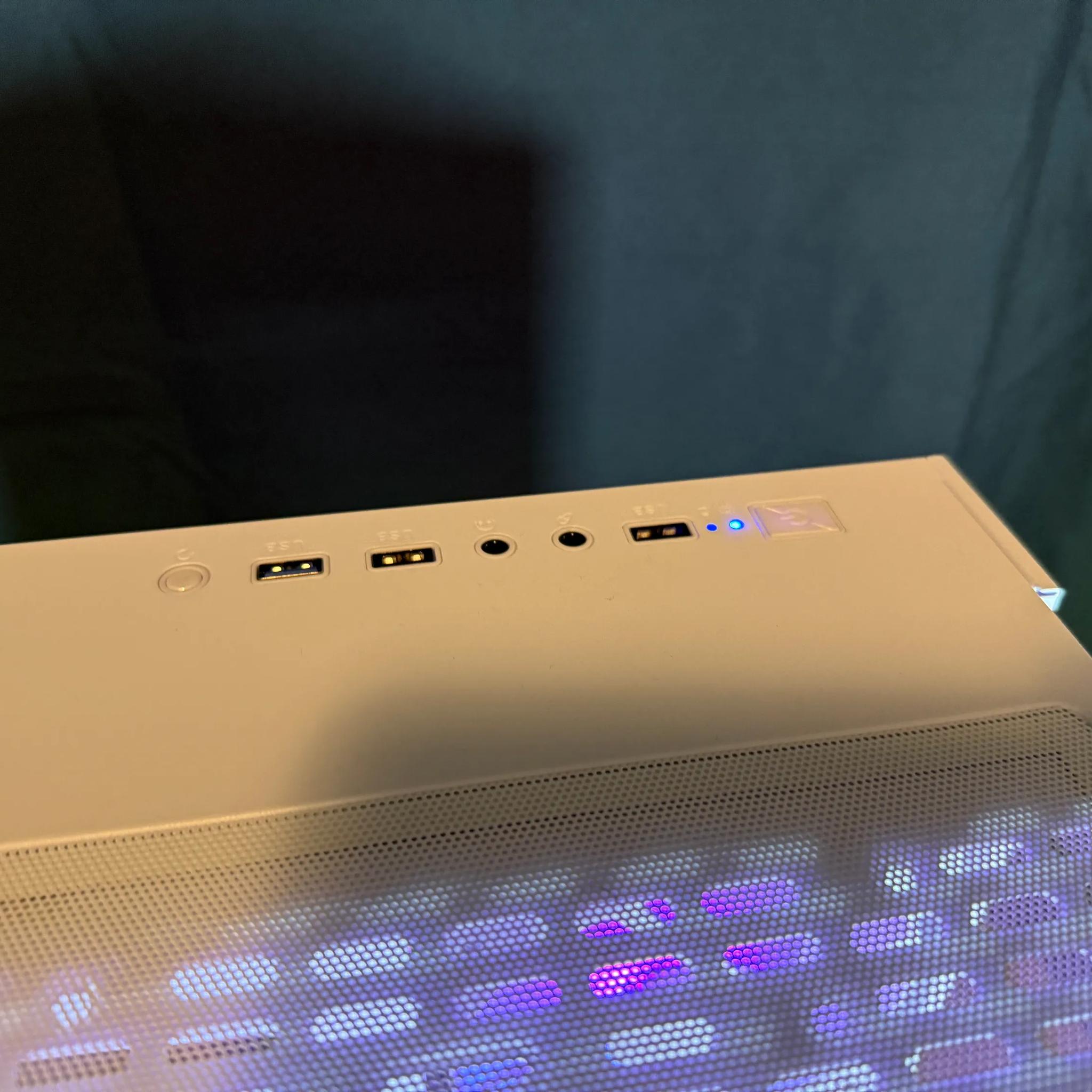 🧊Custom Built White RGB Gaming PC🧊| GTX 1080, Ryzen 5 | Windows 11 | Fortnite, CoD 6, GTA V, more!