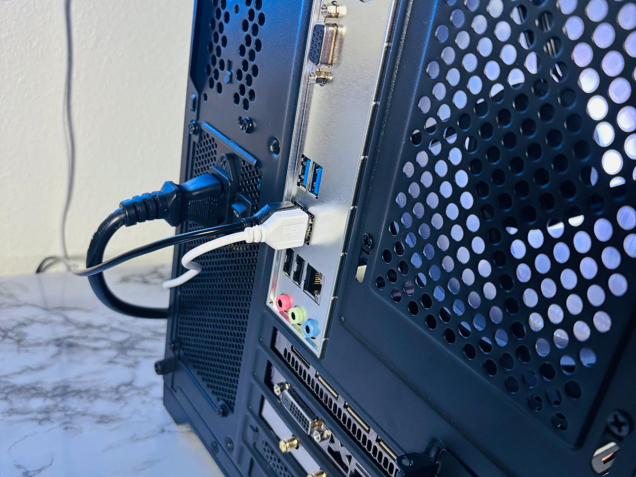 ⚪️⚫️ | Ryzen 5 1600X + RX 580 8GB | 16GB | WiFi & BT INCLUDED