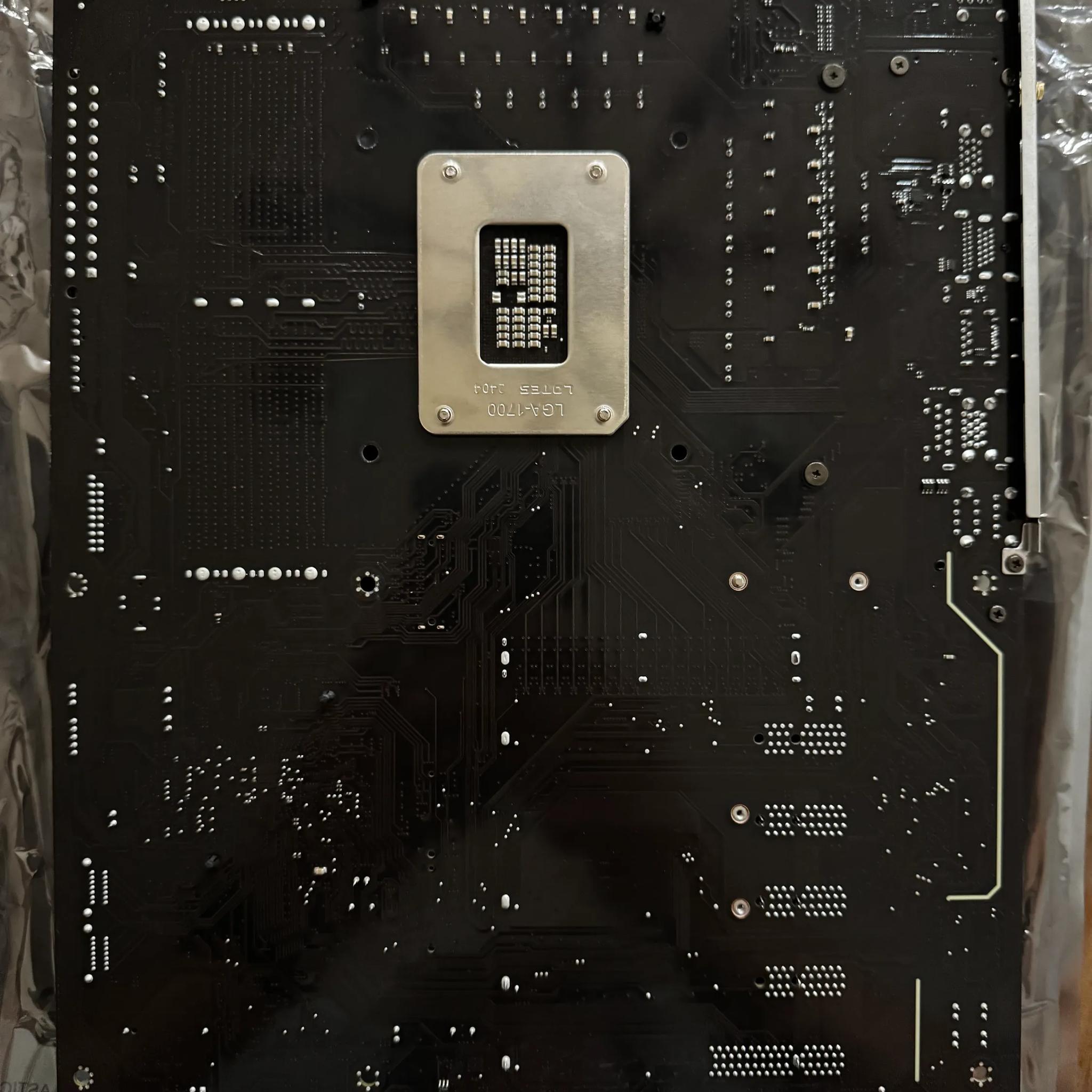 Gigabyte Z790 Eagle AX ATX Motherboard with Intel i7 13700KF and 32GB DDR5 6000mt/s RAM