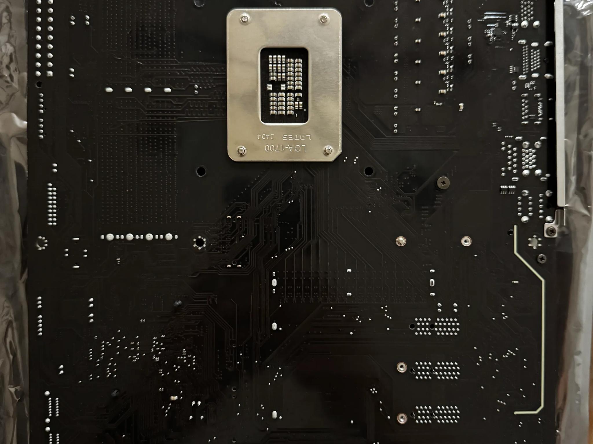 Gigabyte Z790 Eagle AX ATX Motherboard with Intel i7 13700KF and 32GB DDR5 6000mt/s RAM