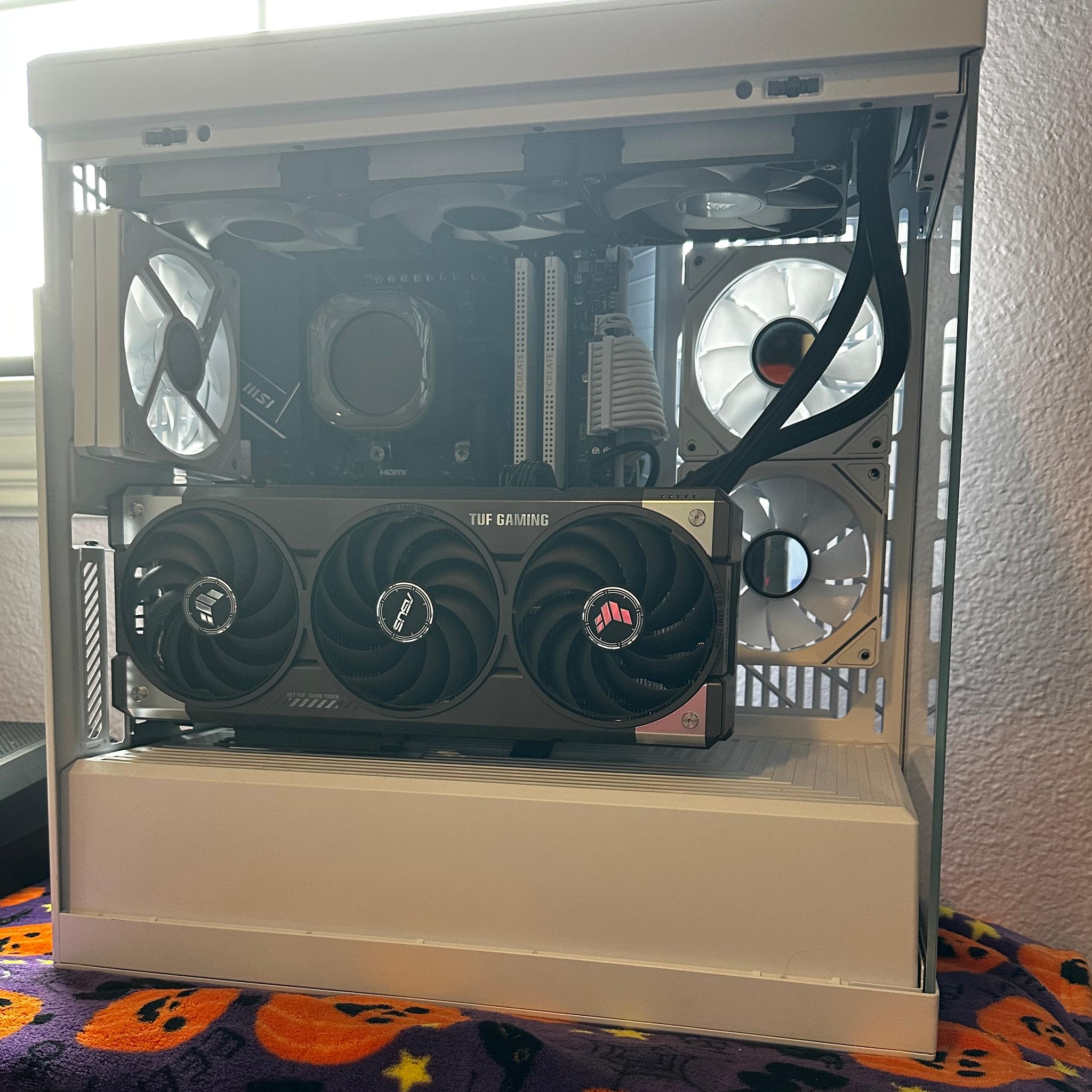 White & Black Hyte Y40, 7800x3d paired with an ASUS TUF 5070ti 16gb