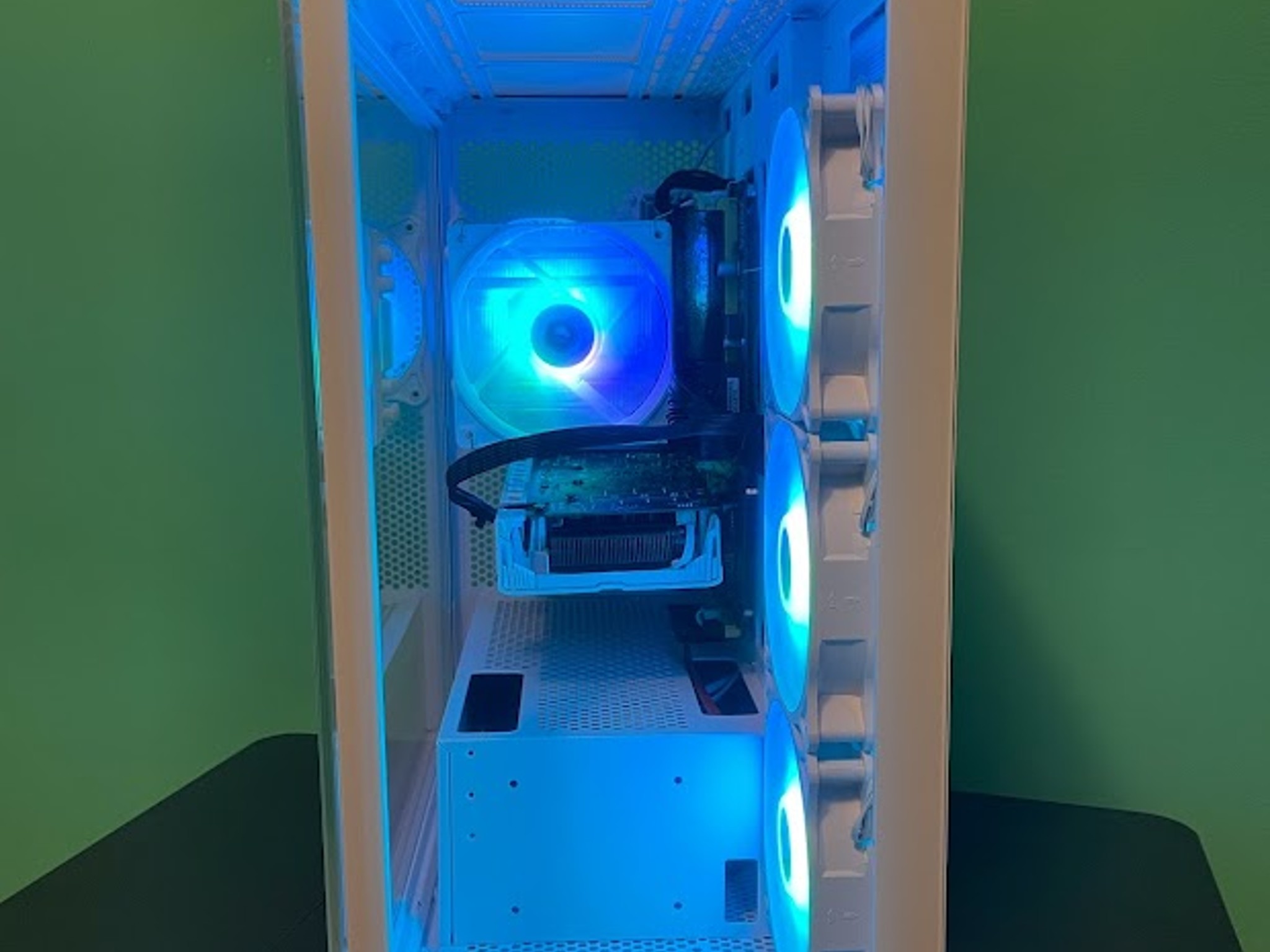 White GLASS Gaming PC| Intel i5 / Amd RX580 / 8GB / 500GB SSD Win 10 Pro WiFi