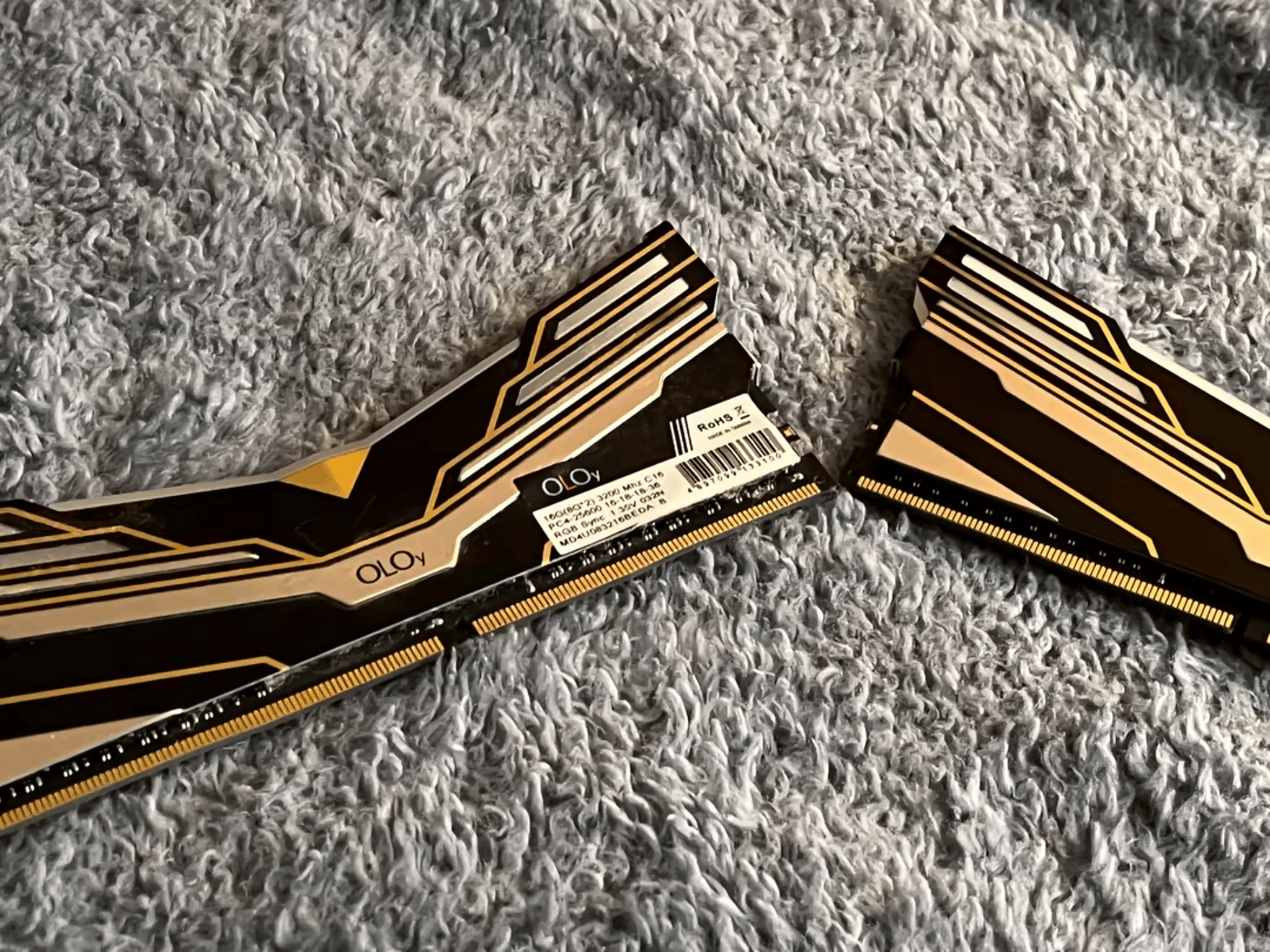 OLOy 16 GB 3200 Mhz RGB Memory