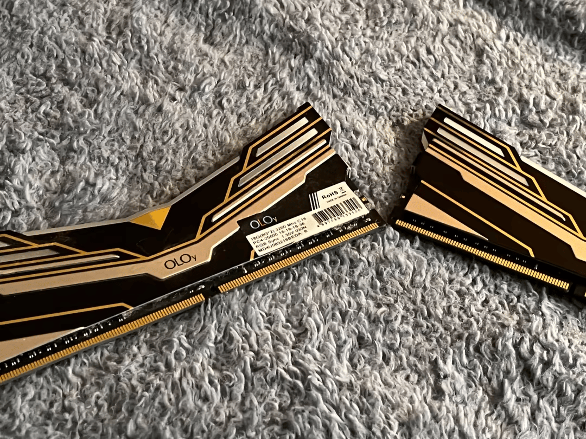 OLOy 16 GB 3200 Mhz RGB Memory