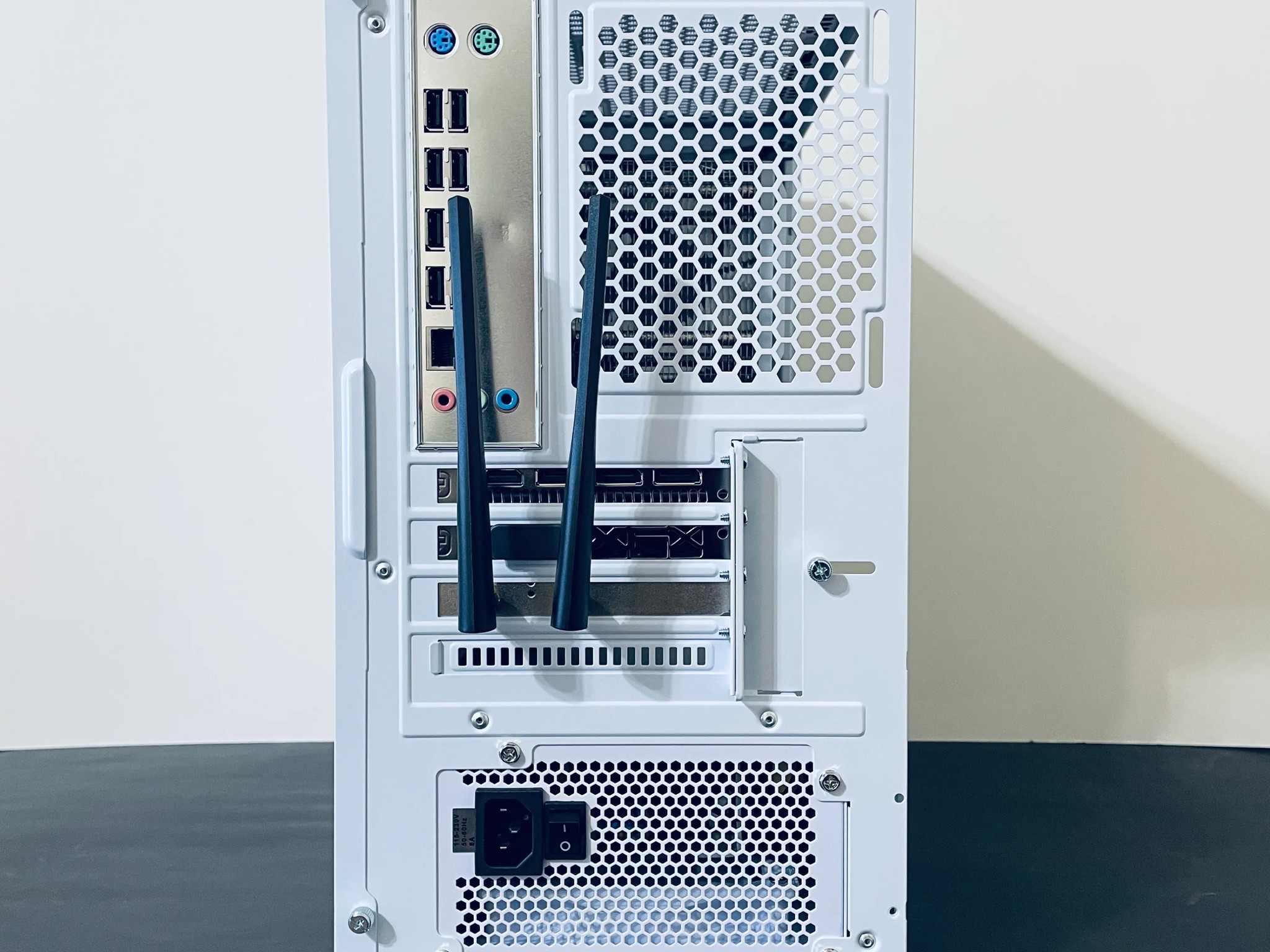 ⚡Great Value White Gaming PC - Intel Xeon 10-cores ● 16GB RAM ● 512GB SSD ● Wi-Fi ● AMD RX 580 8GB