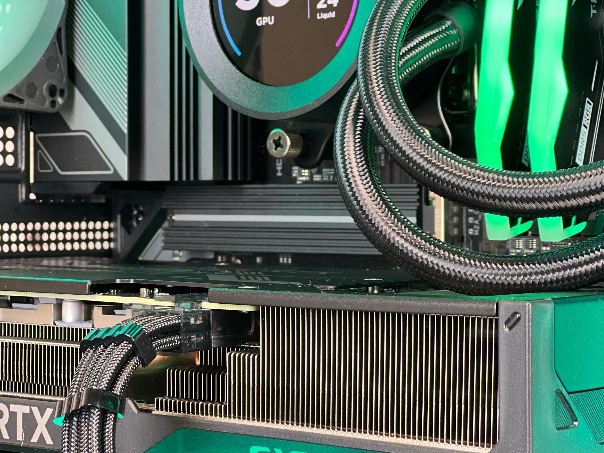 RTX 4070 Ryzen 7 7700X 32GB DDR5 2TB M.2 Win 11Pro Gaming PC