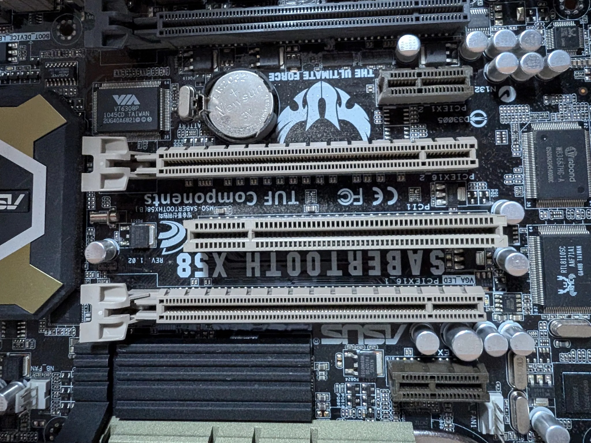 Asus X58 Sabertooth / i7 950 / 24GB DDR3 / Stock Cooler