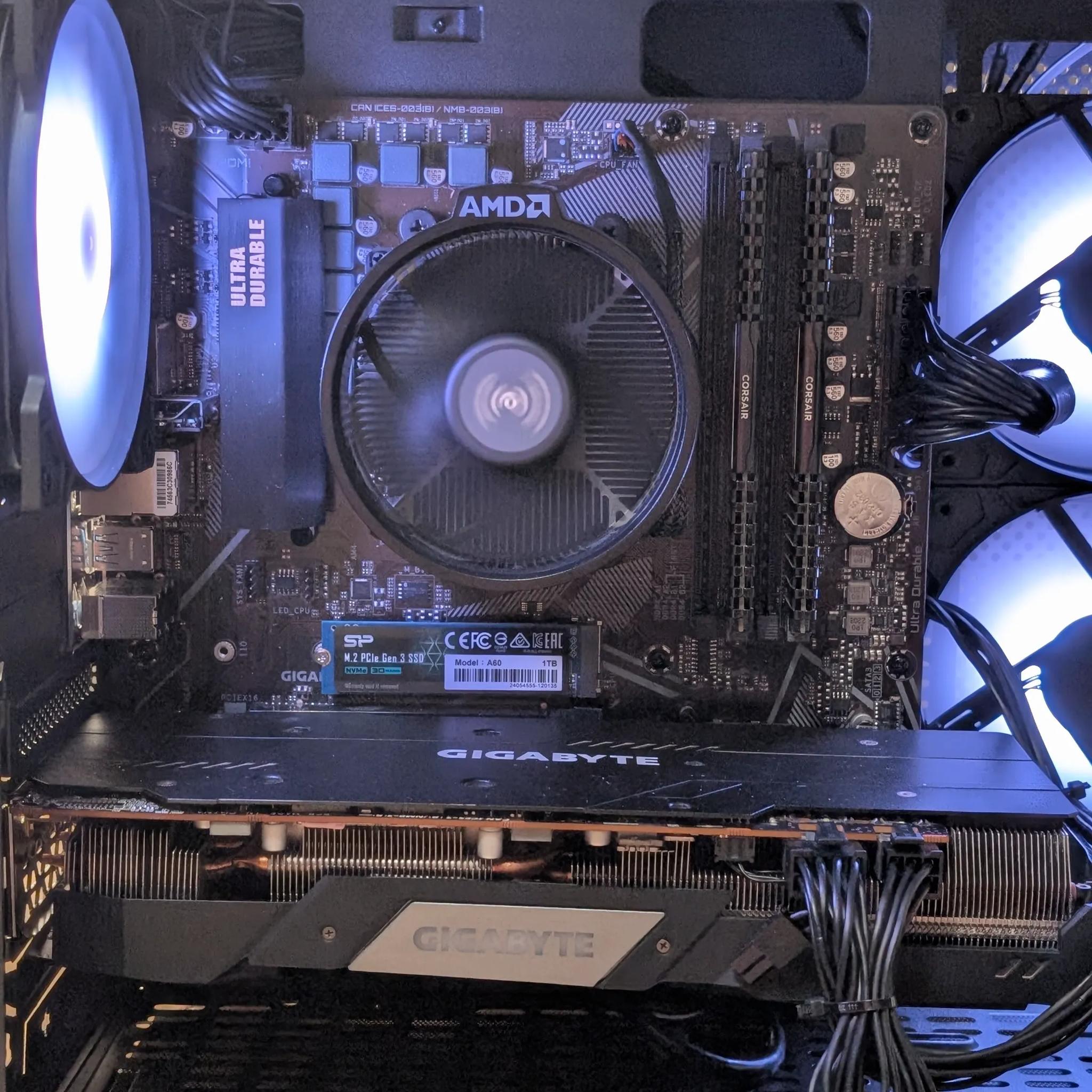 RX 5700 XT, Ryzen 3600, 16 GB DDR4, 1 TB NVME, WiFi/BT- Cube Gaming PC