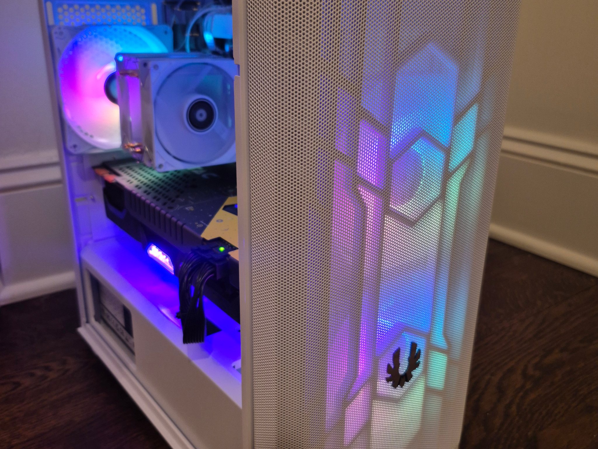 ❄️❄️WHITEOUT CUSTOM 1080/1440P GAMING PC/ GTX 1080 Extreme, 12 Core 3.3ghz Intel, 16GB DDR4, 500GB❄️