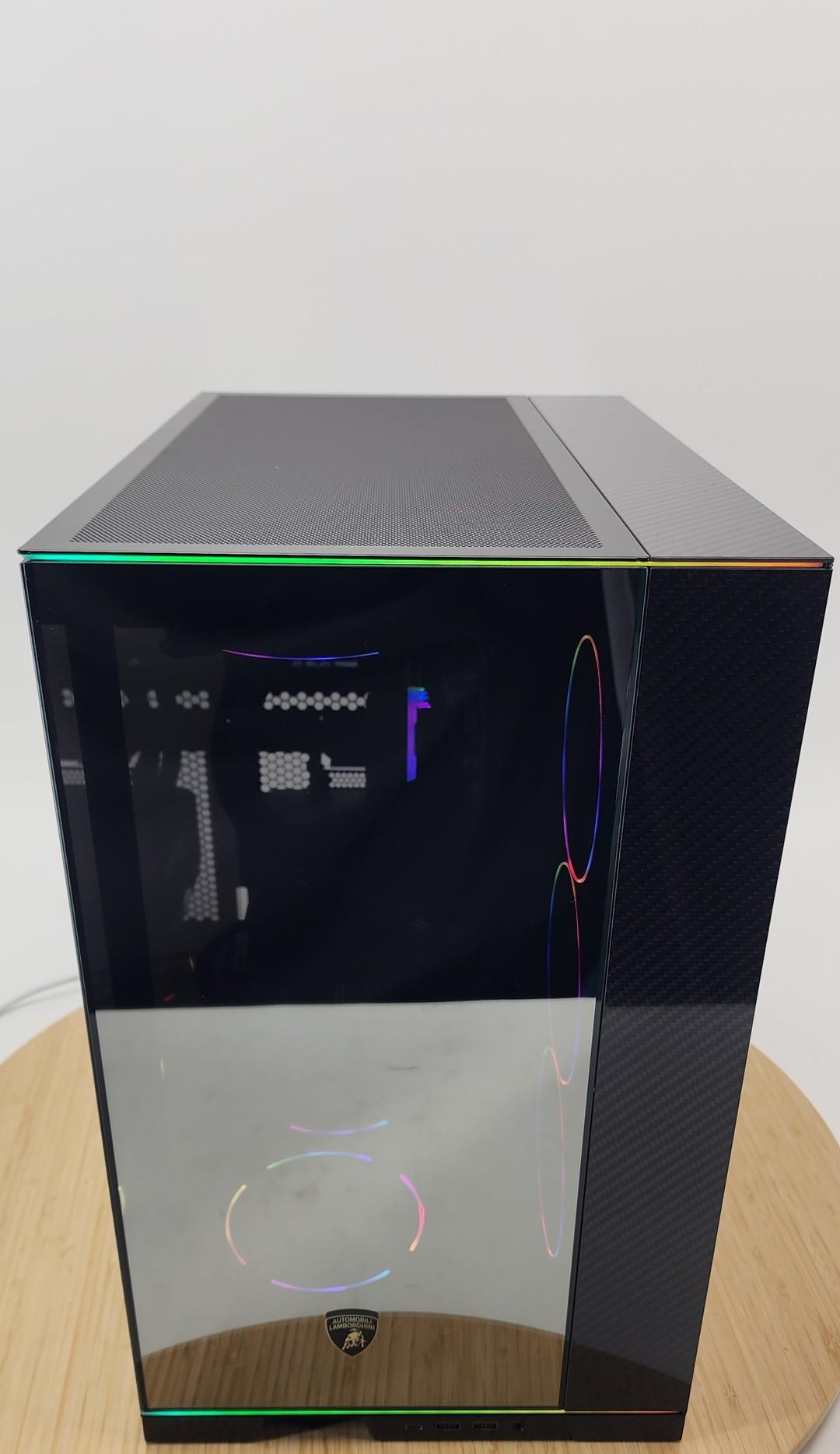 Gaming PC Ryzen 7 9800X3D 64GB RAM 4TB SSD RTX 5090 32GB Windows 11 PC