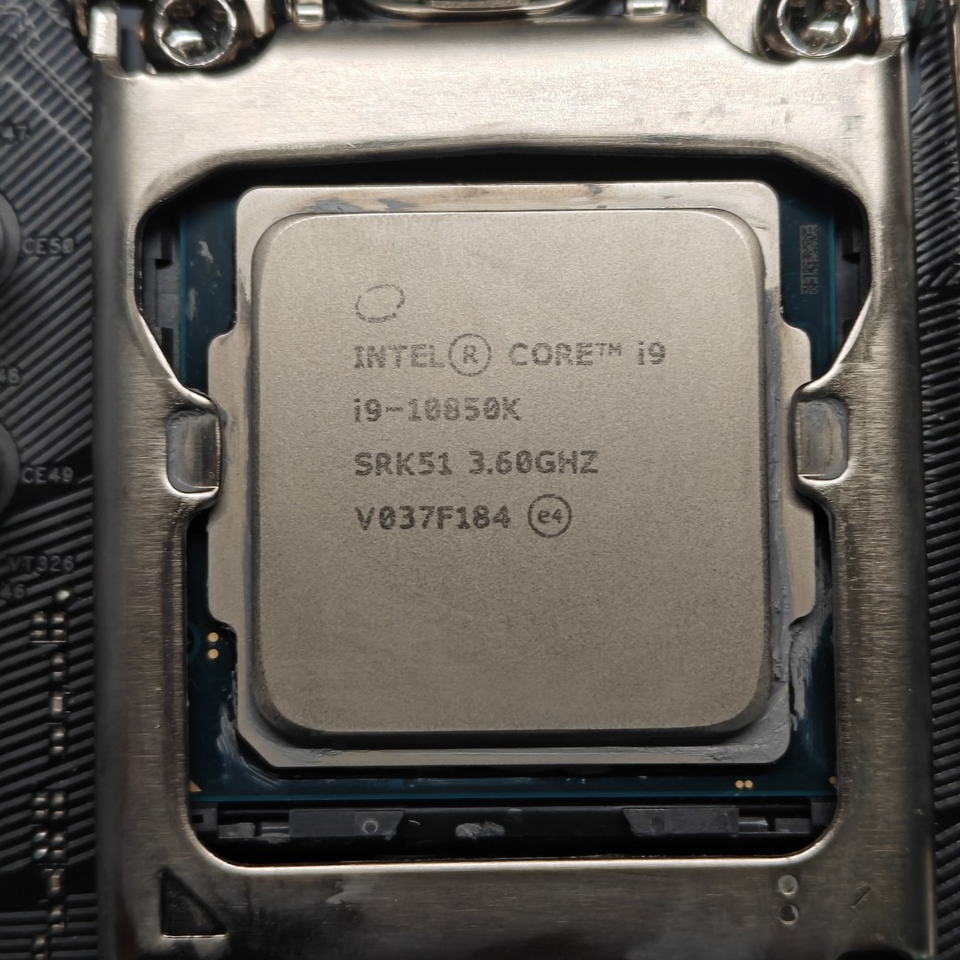 Intel Core i9-10850K | 5.2 GHz | 10 Core 20 Thread | LGA 1200 CPU