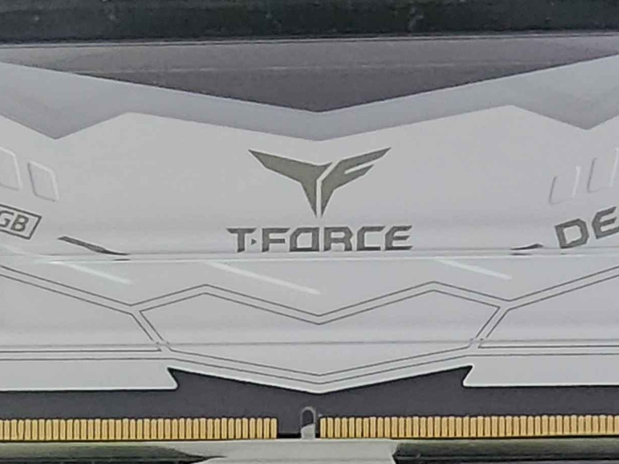 T-Force Delta 16GB DDR5 5200