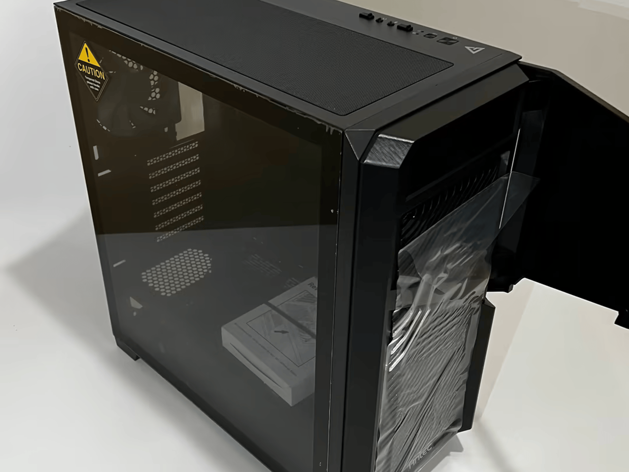 Antec Dark Phantom DP502 FLUX, Mid Tower ATX Gaming Case, Tempered Glass Side Panel