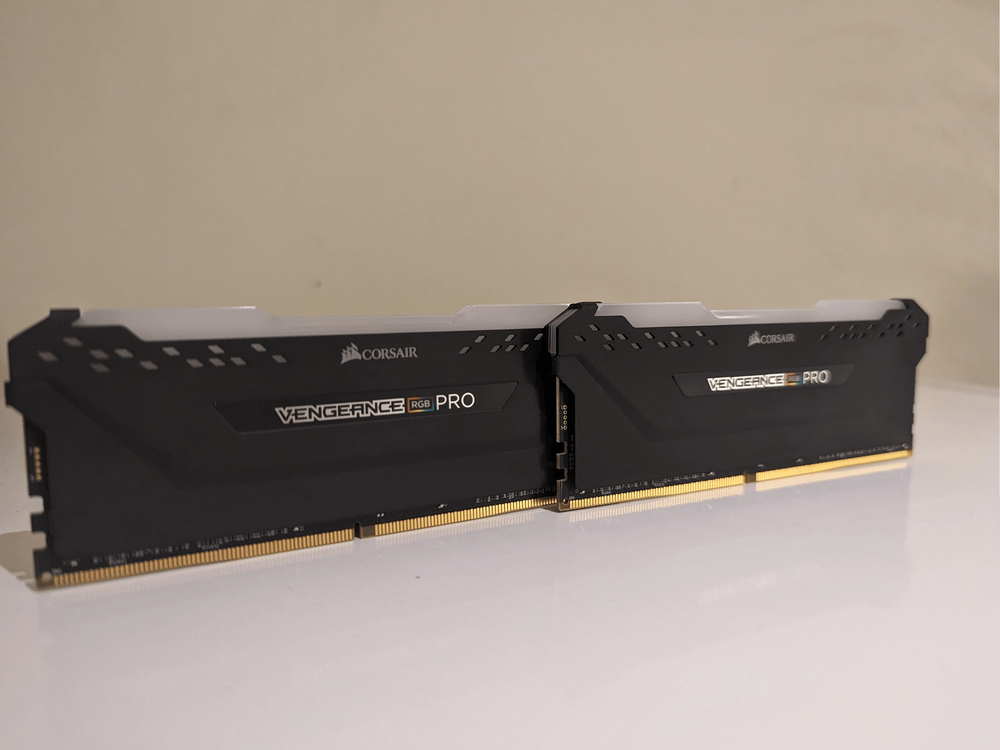 16GB Kit || Corsair Vengeance RGB Pro DDR4-3200 CL16
