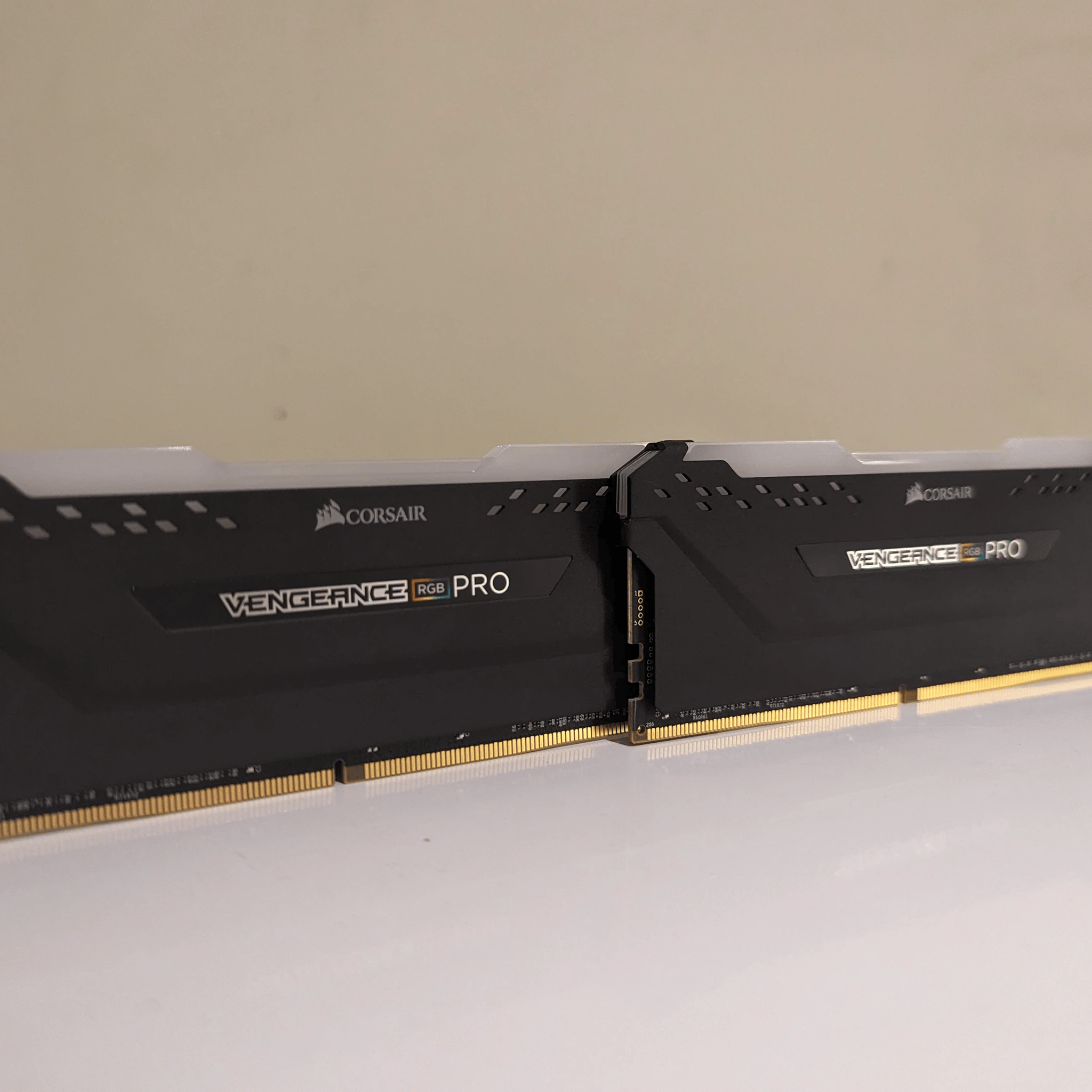 16GB Kit || Corsair Vengeance RGB Pro DDR4-3200 CL16