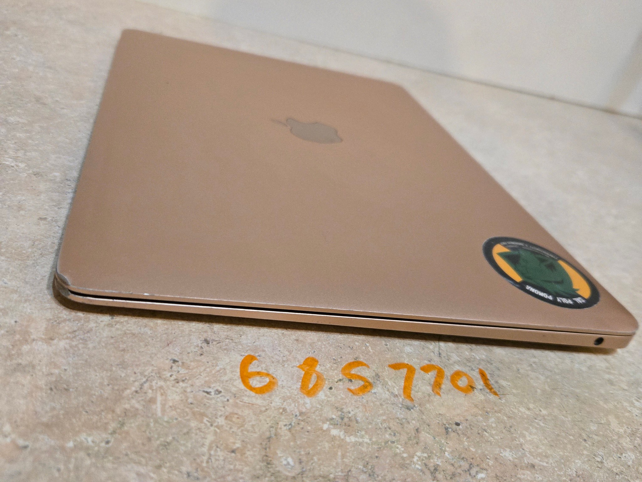 Apple Macbook Air 13 Inch Laptop - 2018 - intel i5 - 256GB SSD - Model A1932