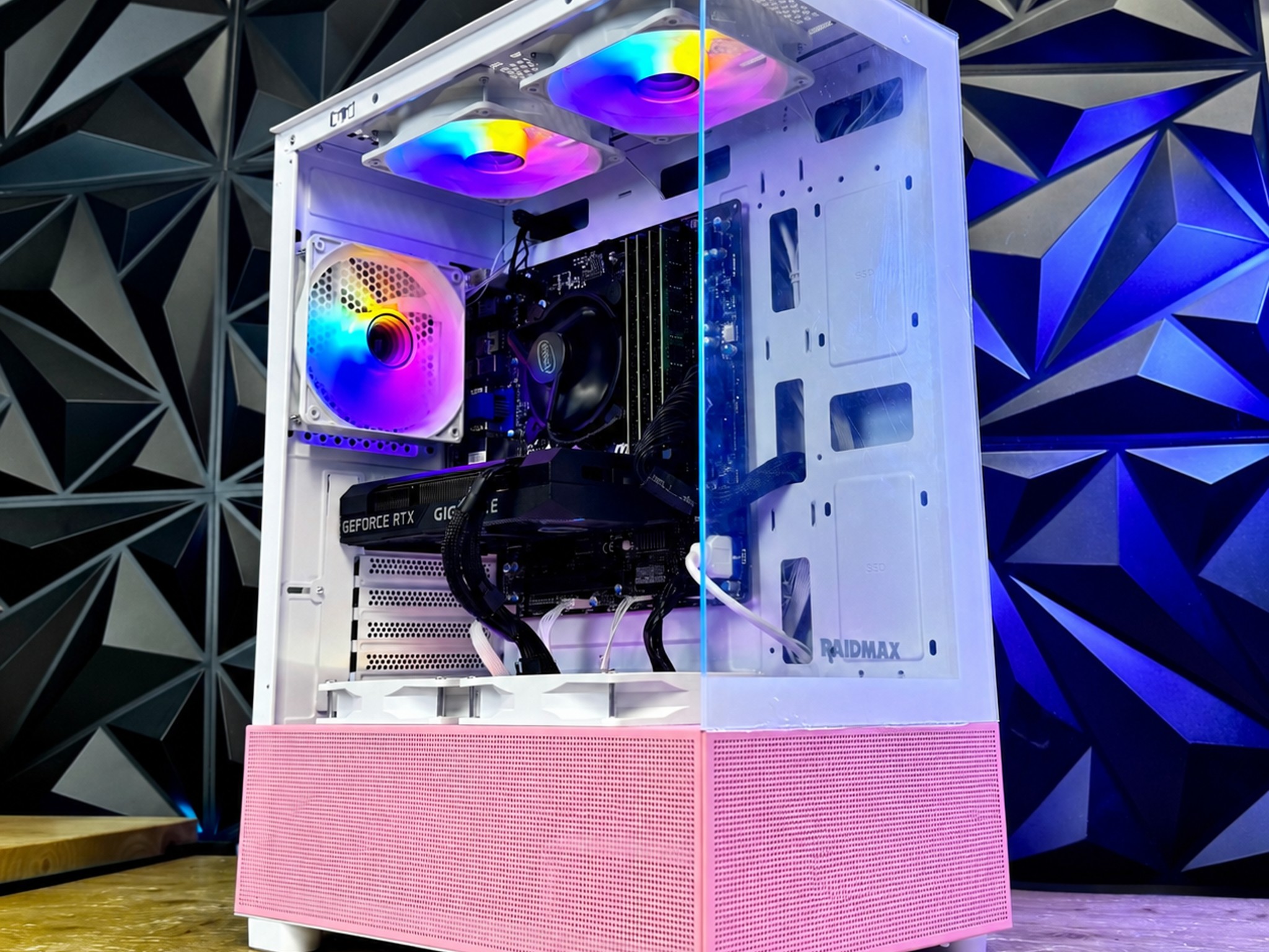 Nvidia RTX 4060 | Intel core i7 3.4ghz | 32GB RAM | 500GB SSD | Wi-Fi/BT | Win 11 - PINK Gaming PC