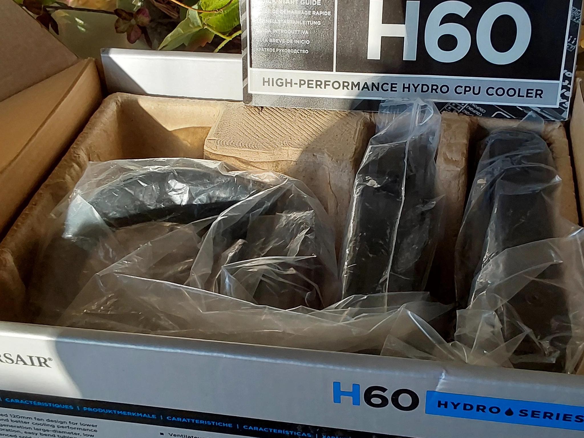 CORSAIR Hydro Series H60 (CW-9060007-WW) CPU Water Cooler