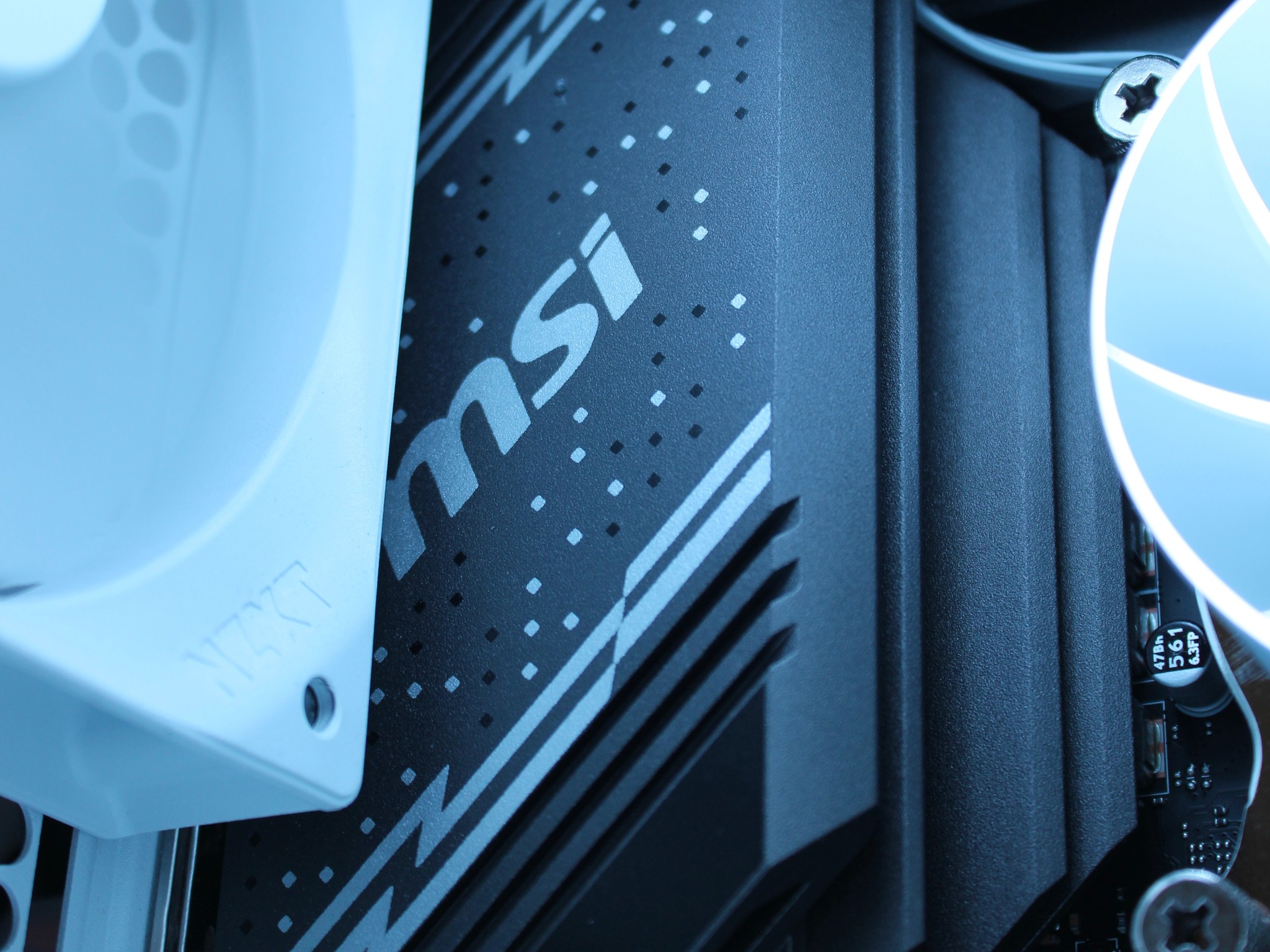 WHITE CUSTOM GAMING PC | RTX 5060 🎮 | 32GB RAM DDR5 ⚡️| Intel Core i5-12400F 🧠 |