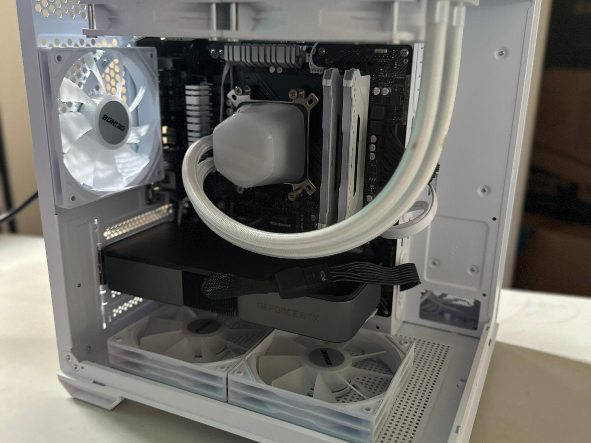 Ryzen 7 3700X / RTX 3070 / 512GB NVME / 32GB RAM