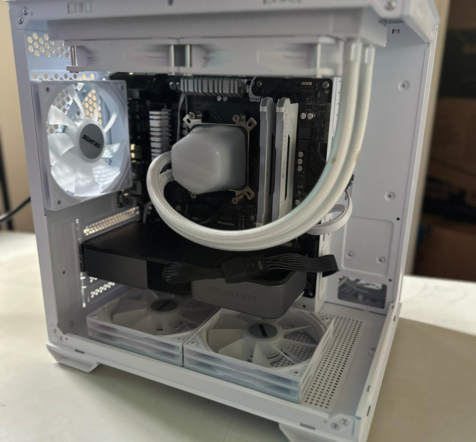 Ryzen 7 3700X / RTX 3070 / 512GB NVME / 32GB RAM