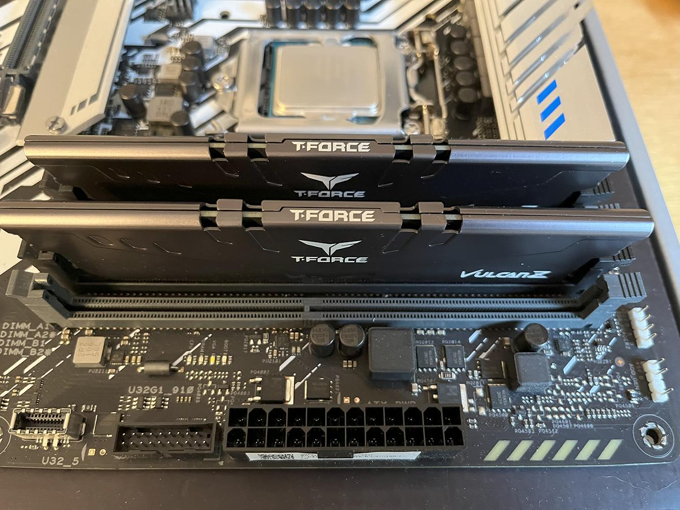 Z590 ASUS GUNDAM EDITION w/ Intel I9-11900KF & 32GB DDR4