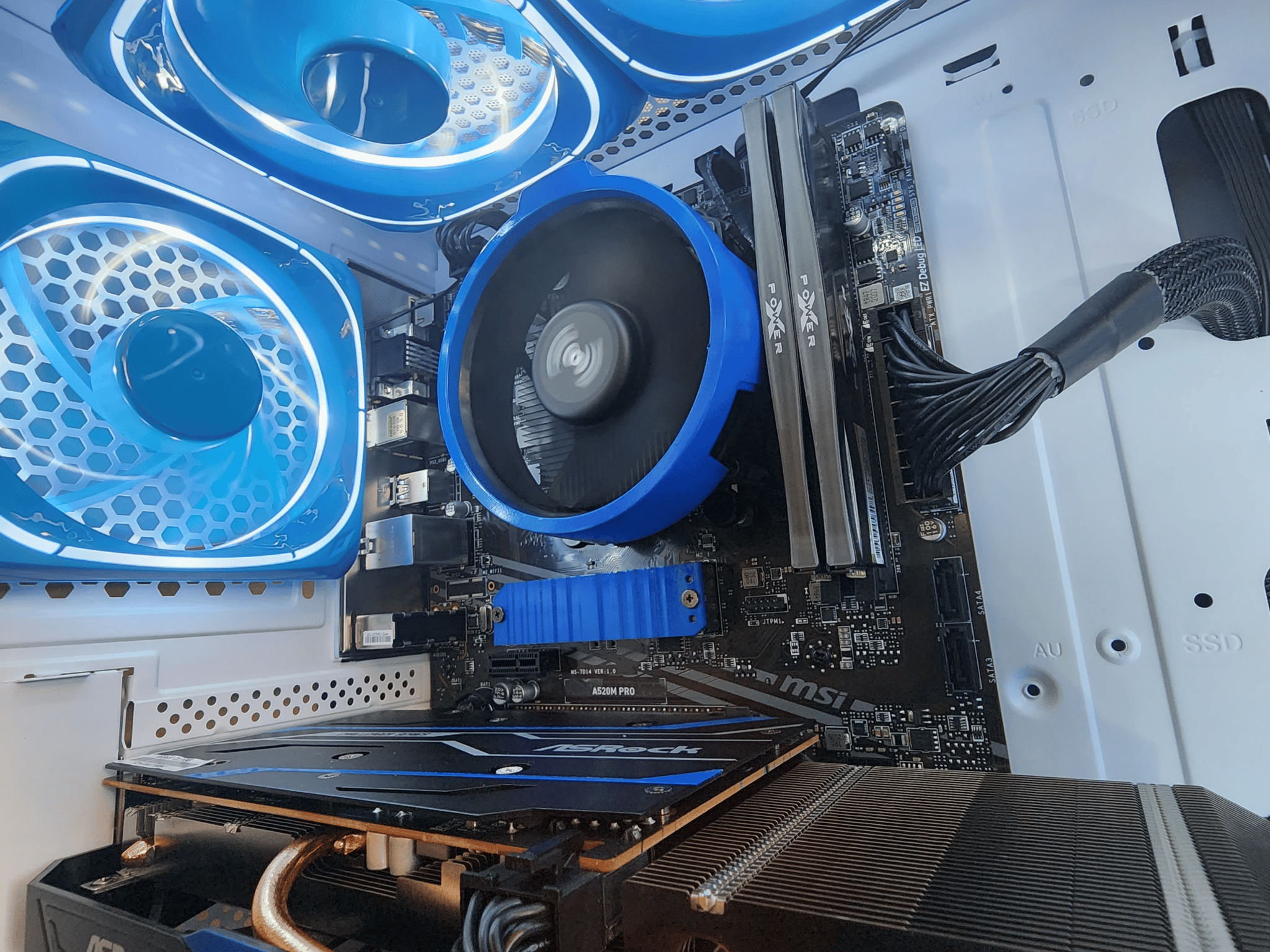 🤍🥶🤍 AMD Ryzen 5 3500X // ASRock Radeon RX 6600 8GB // Silicon Power Zenith 16GB 3200MHz