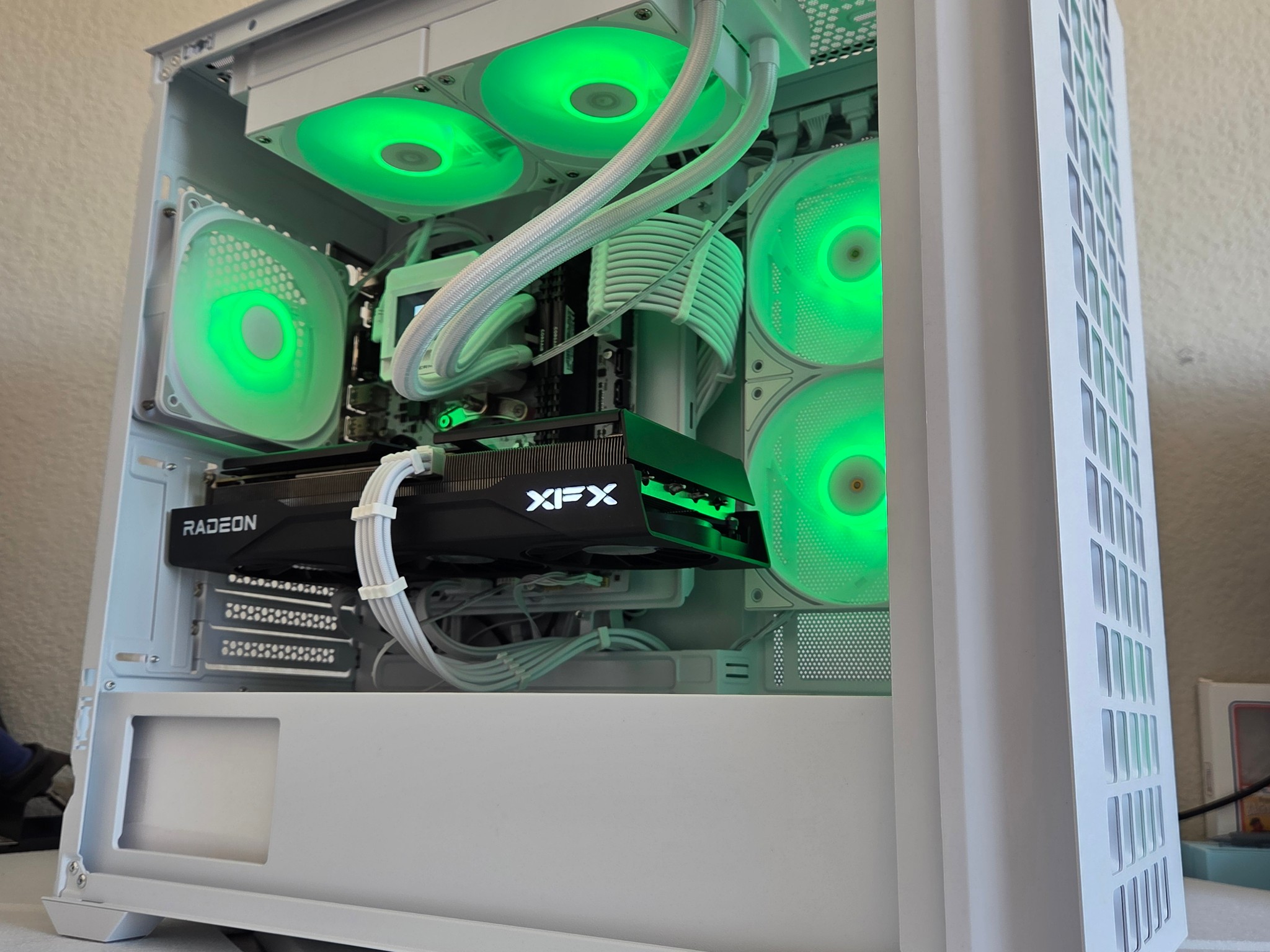 FROST PRO PLAYER🤍❄️💙9060XT Ryzen 7 5700x
