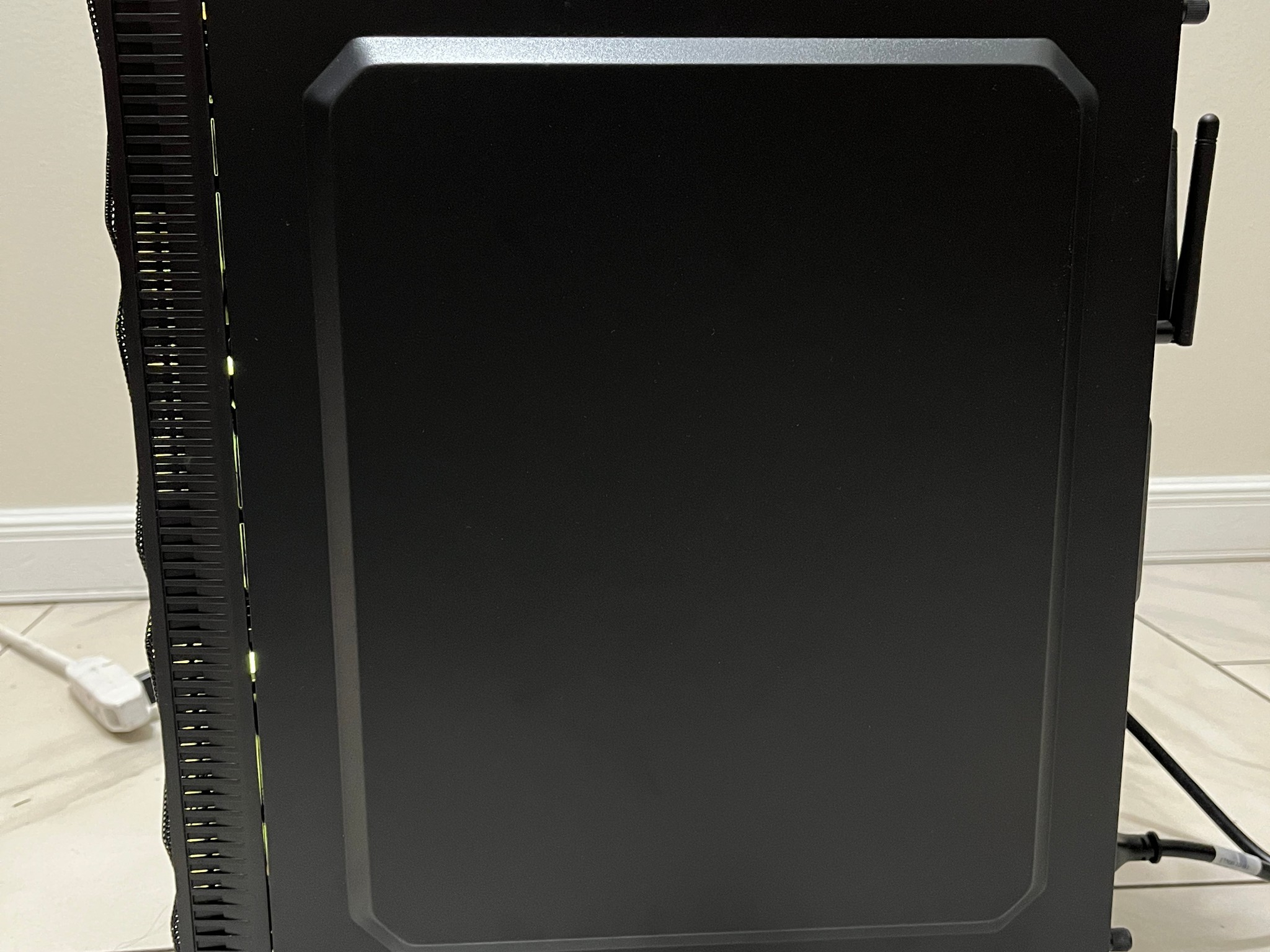 NVIDIA GTX 780 Ti, Intel Core i3-9100f, 16GB RAM, 870 GB Storage - RGB Gaming PC w/ Wi-Fi & BT