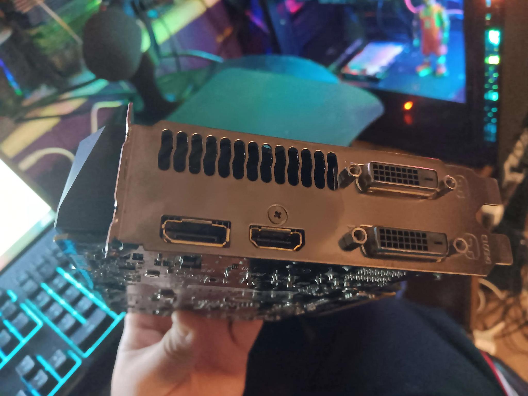 Selling my Gigabyte GTX 1060 3gb