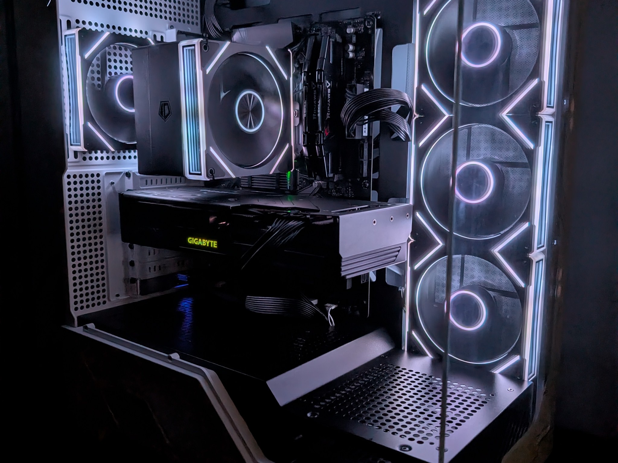 Gaming PC RX 7700 XT-Ryzen 7 5700x-32GB DDR4 3200-1 TB NVME