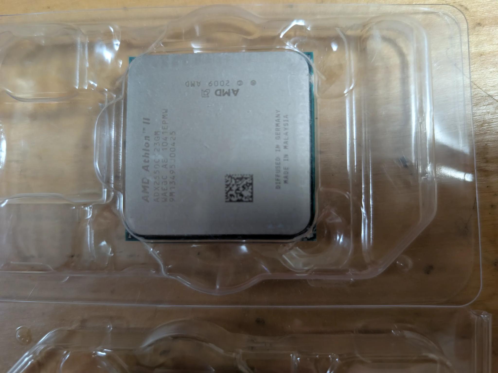 AMD Phenom X4 9600 BE + Athlon II X2 255