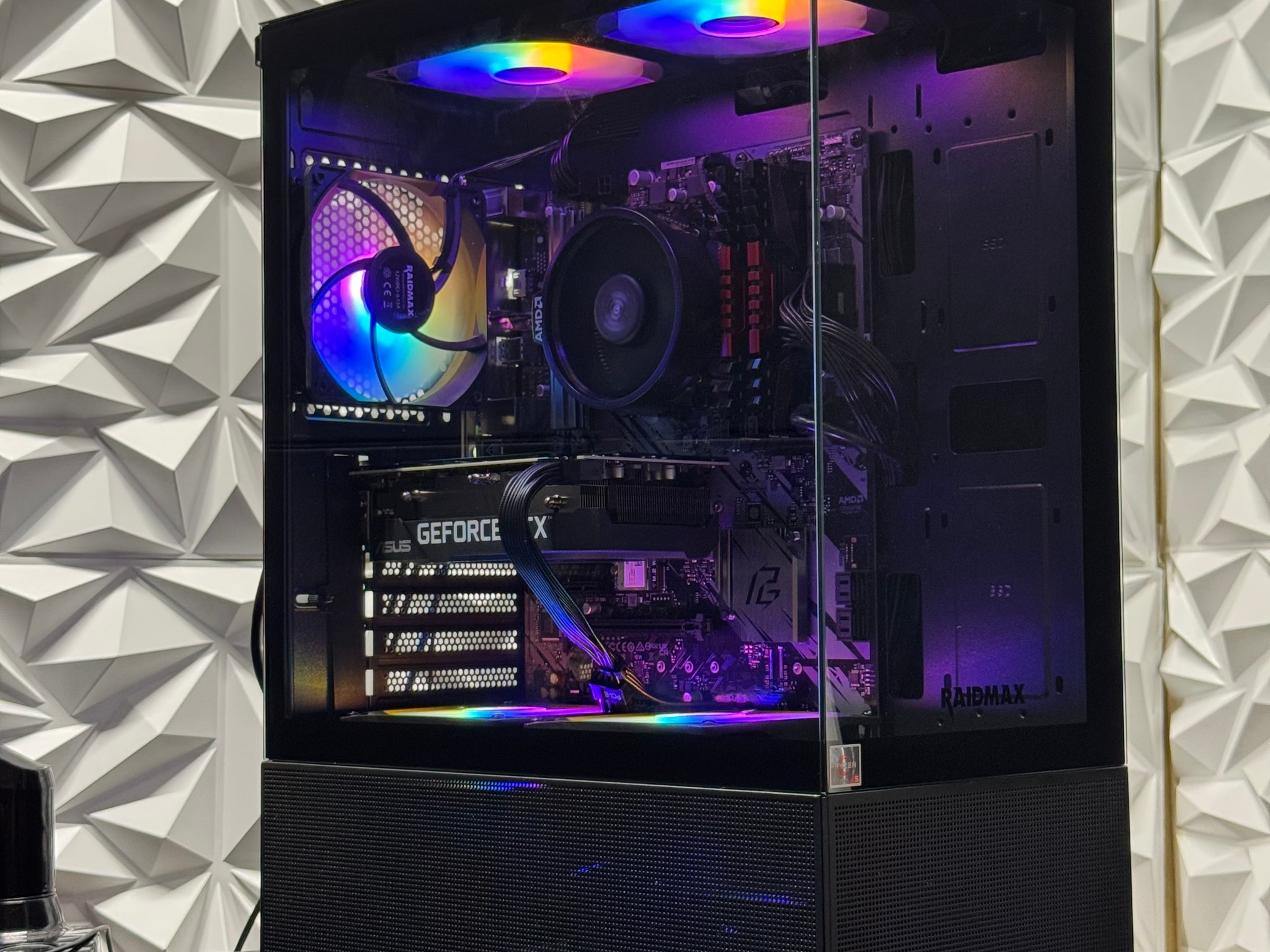 Rtx 3060 / Ryzen 5 5500 / 16GB 2666MHz / 500GB Crucial nvme ssd / B550 motherboard