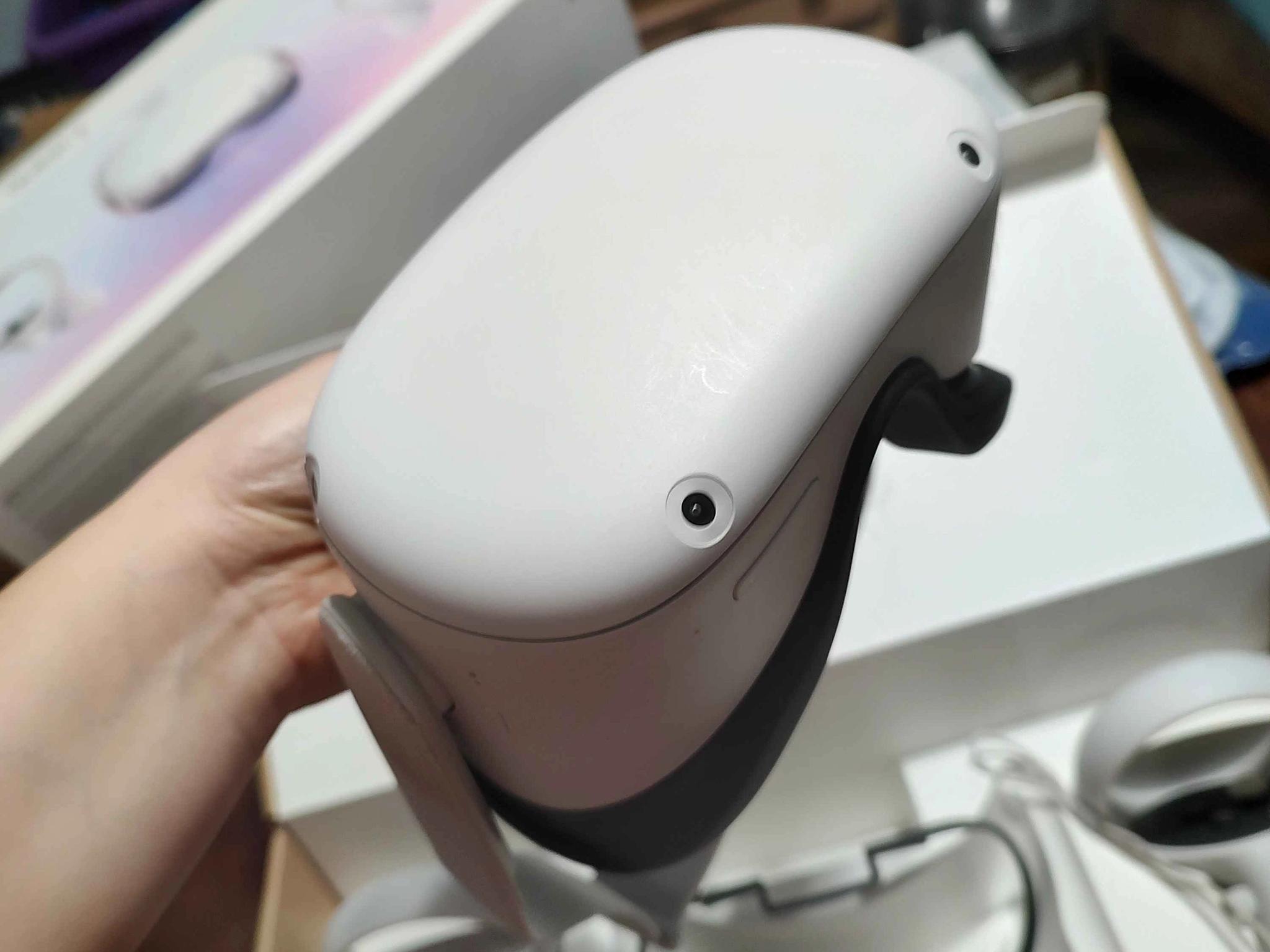 Oculus(Meta) Quest 2 128GB Headset + 2 Controllers and Accessories
