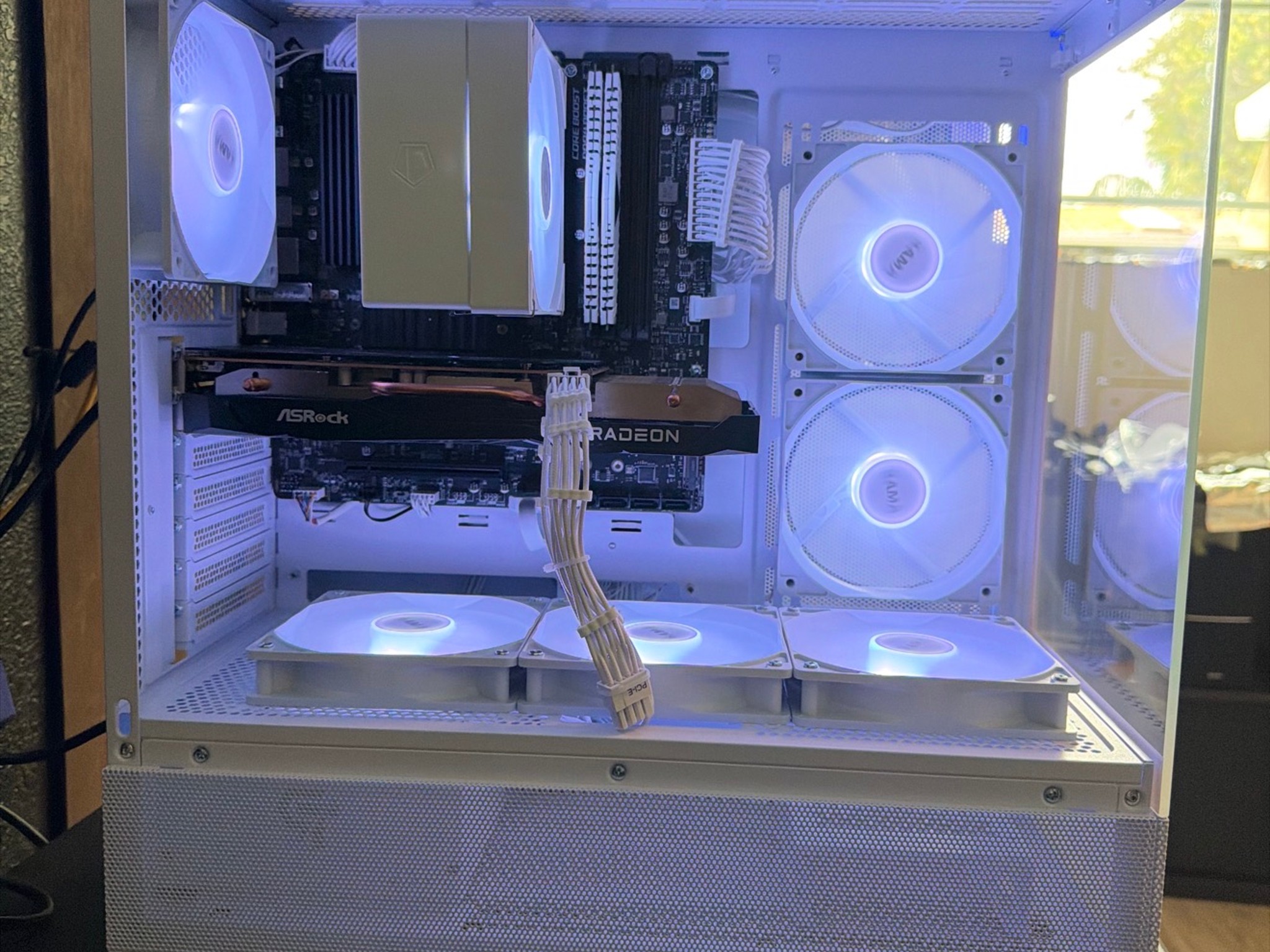 RX 6600xt, Ryzen 5500 White Gaming PC