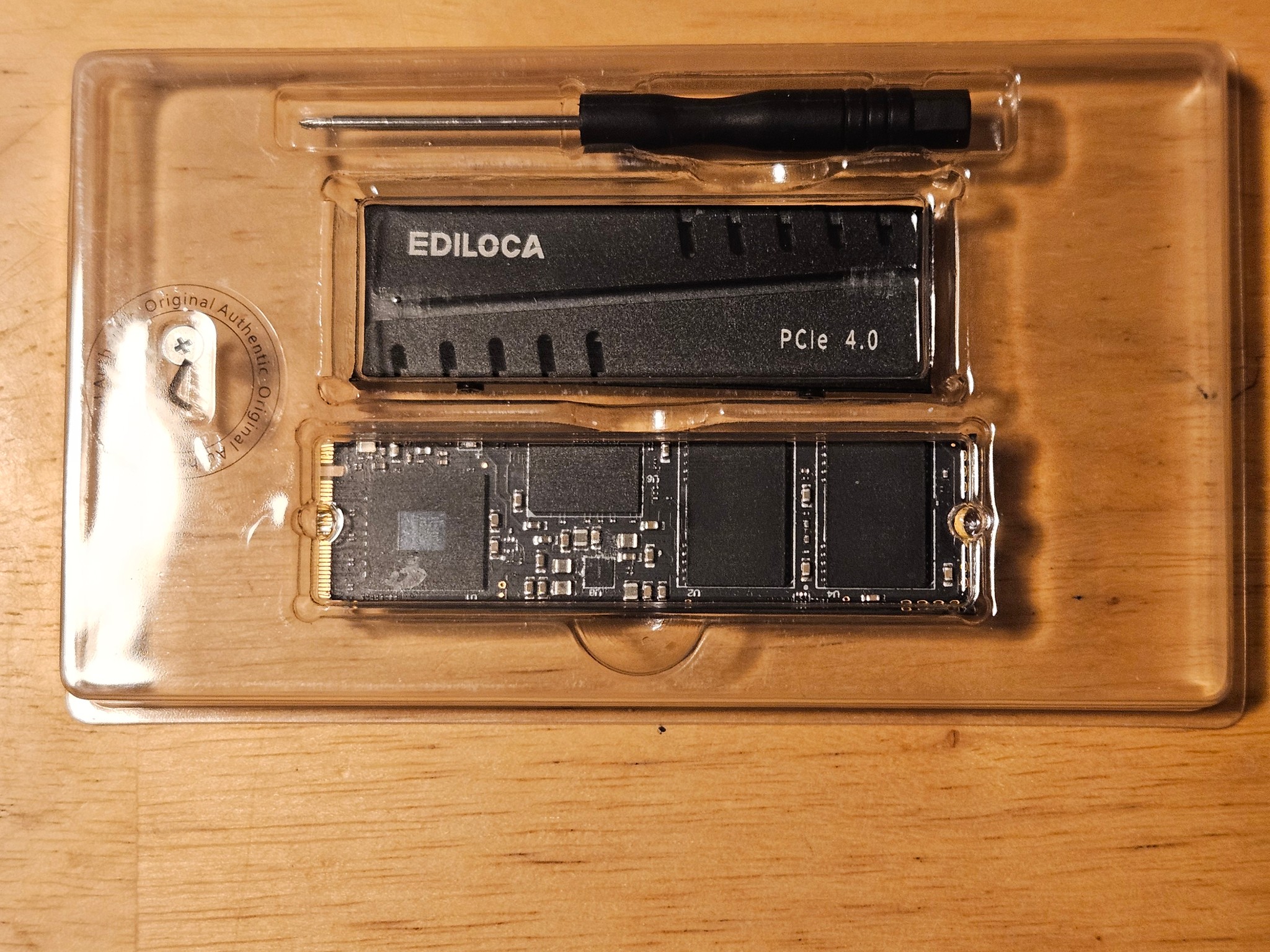 Ediloca EN 855 4TB SSD with DRAM Cache and Heatsink