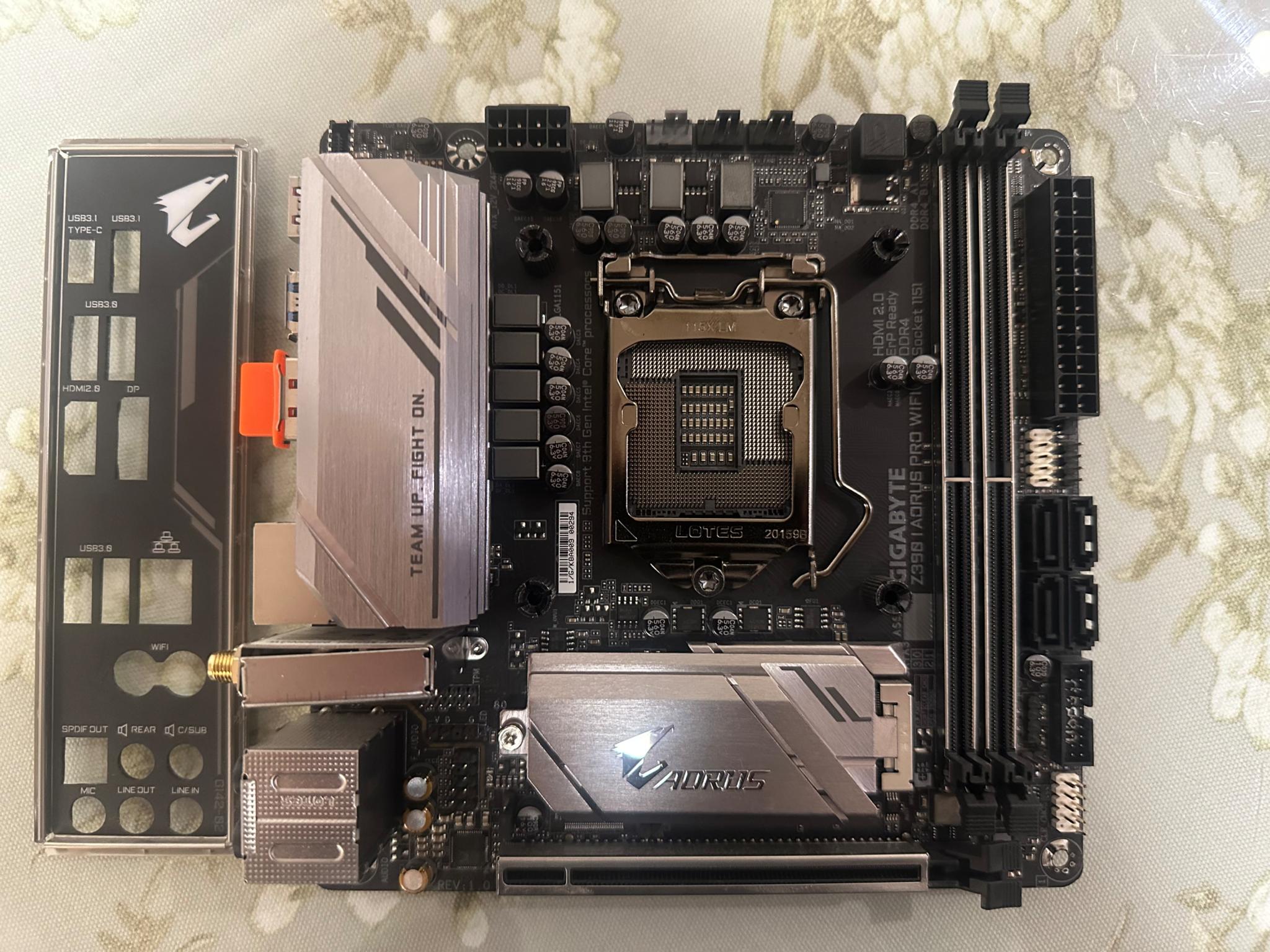 Intel Core i7-9700 + Gigabyte Z390 I AORUS Pro WiFi-CF Combo
