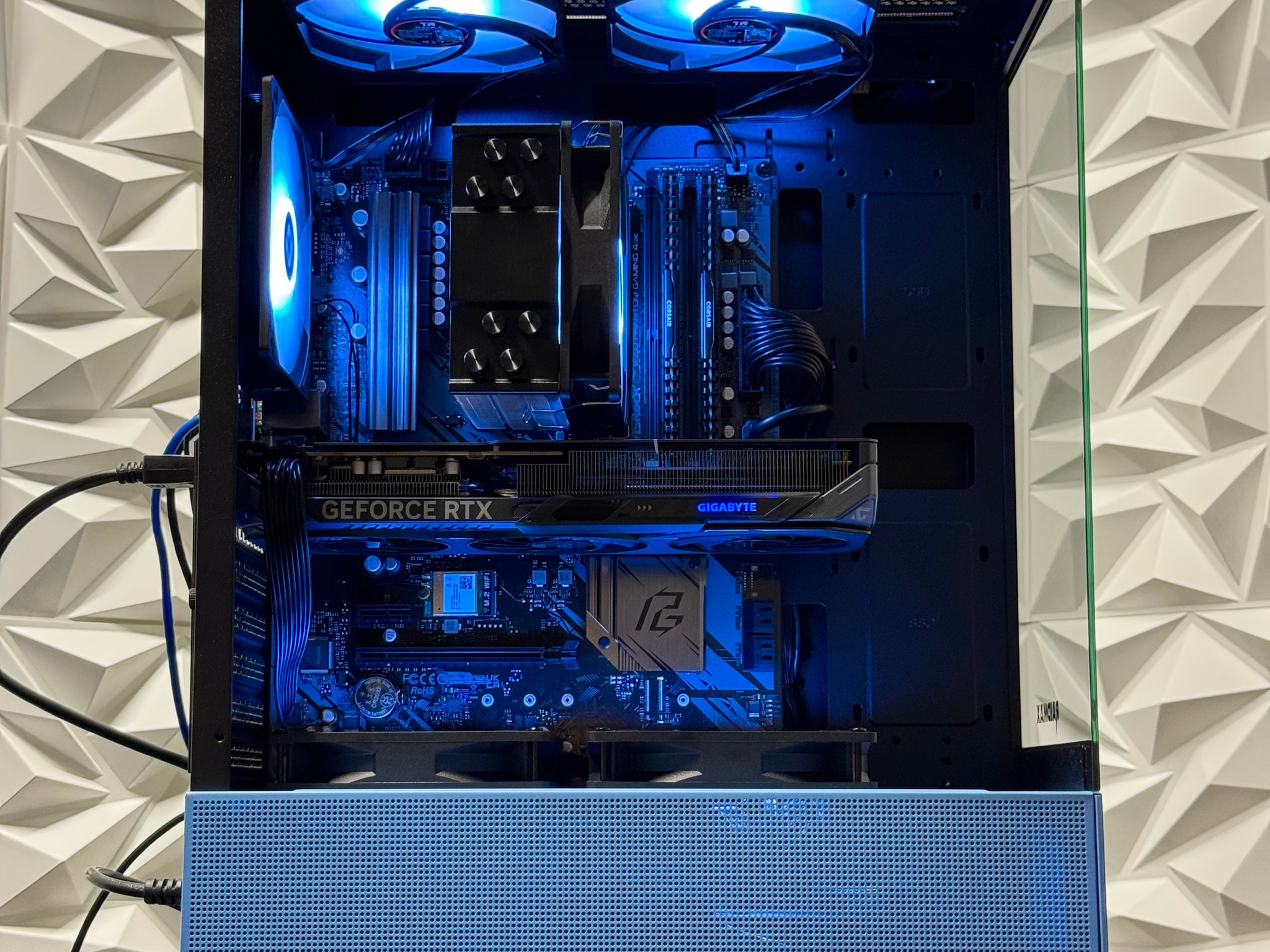 RTX 5060 / Ryzen 5 5500 / 16GB 3600MHz DDR4 / 1TB Nvme ssd / Windows 11 Pro