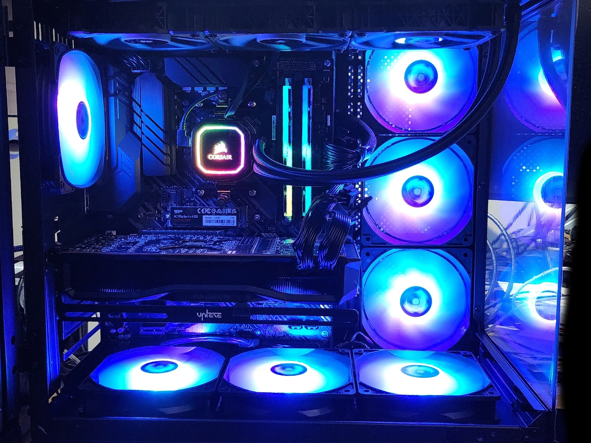 Gaming PC AMD Ryzen7 5700X AMD RX 7900 GRE 16GB